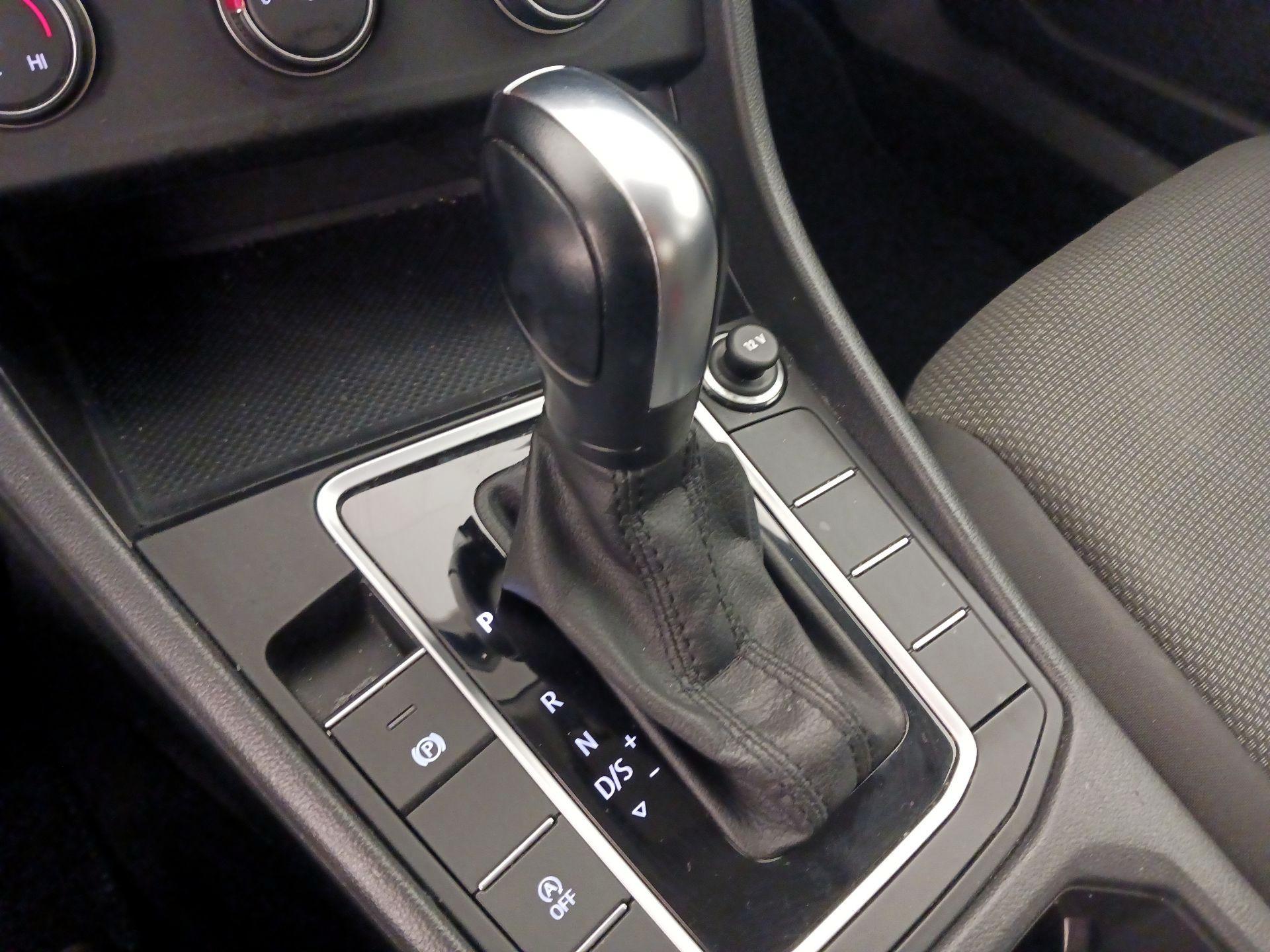 Thumbnail: 2019 Volkswagen Jetta - 17