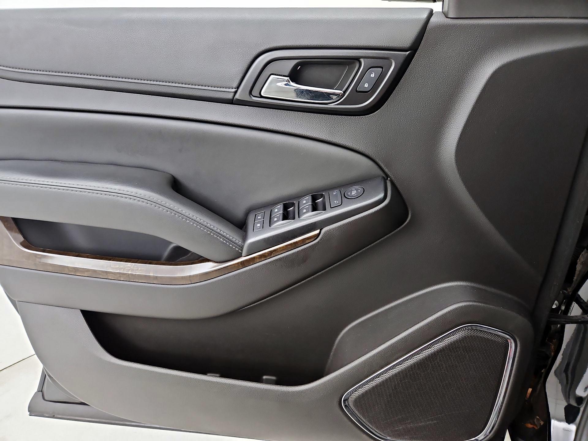 Thumbnail: 2016 Chevrolet Suburban - 12