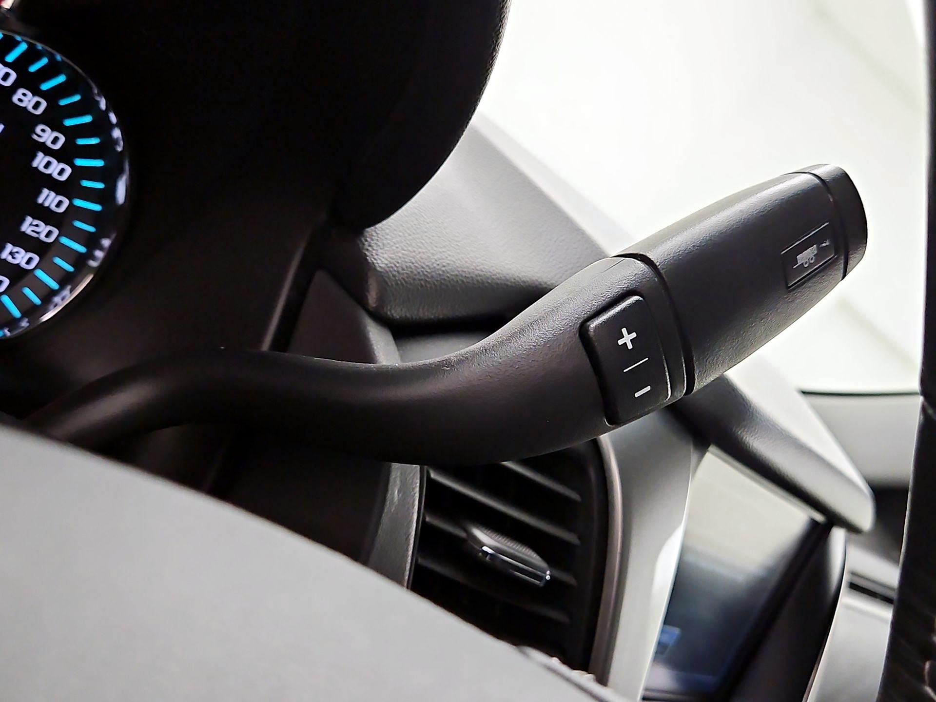 Thumbnail: 2016 Chevrolet Suburban - 17