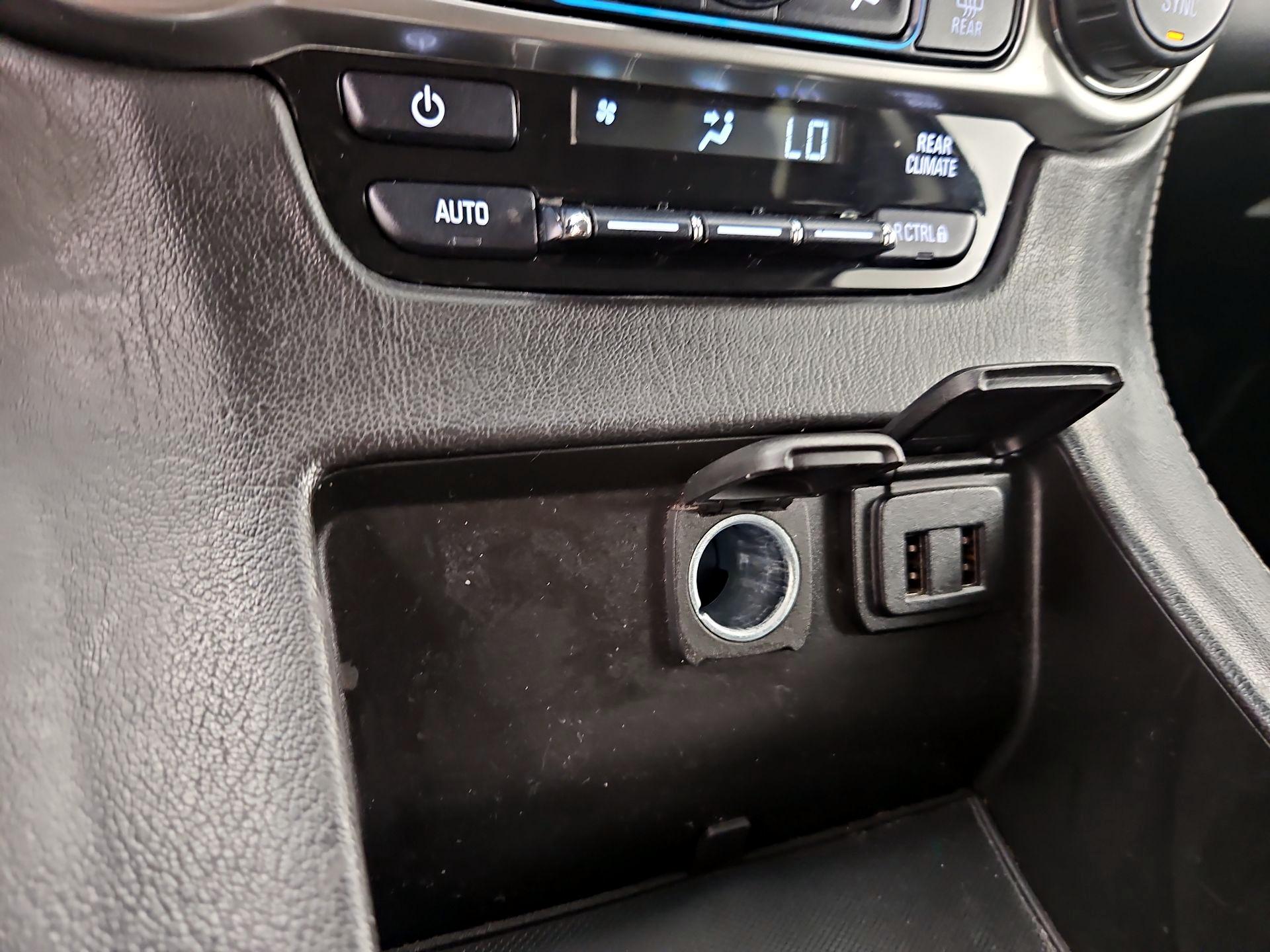 Thumbnail: 2016 Chevrolet Suburban - 18