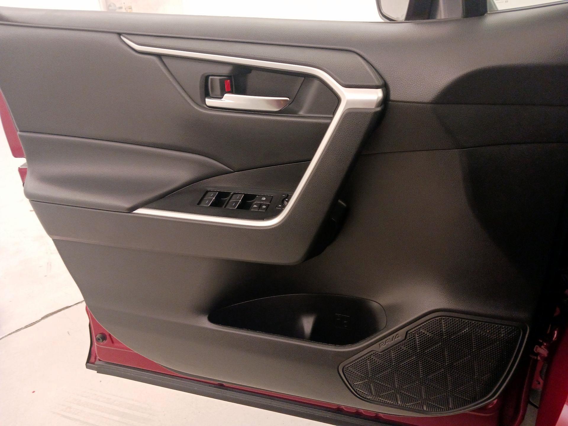 Thumbnail: 2023 Toyota RAV4 - 12