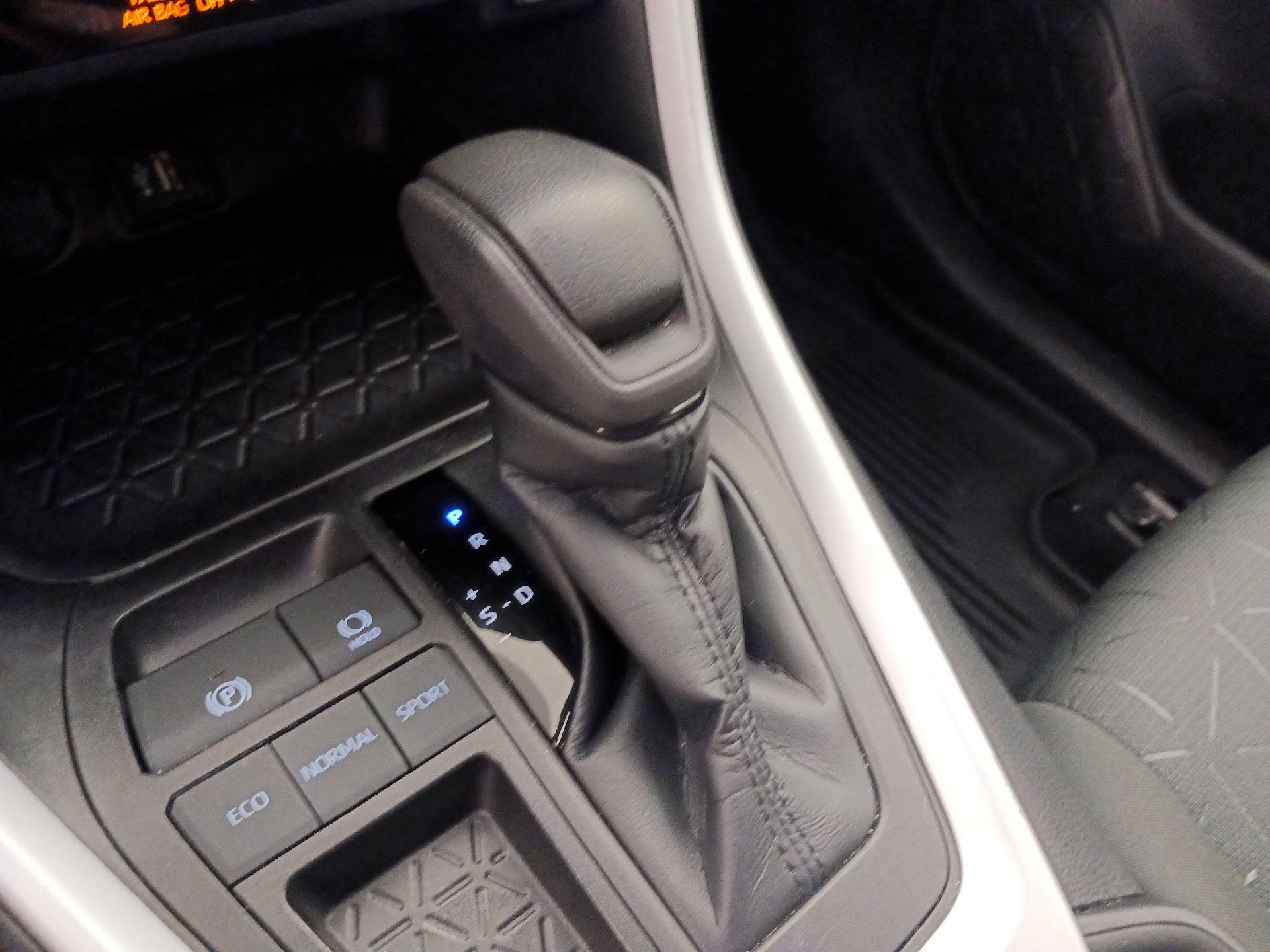 Thumbnail: 2023 Toyota RAV4 - 17