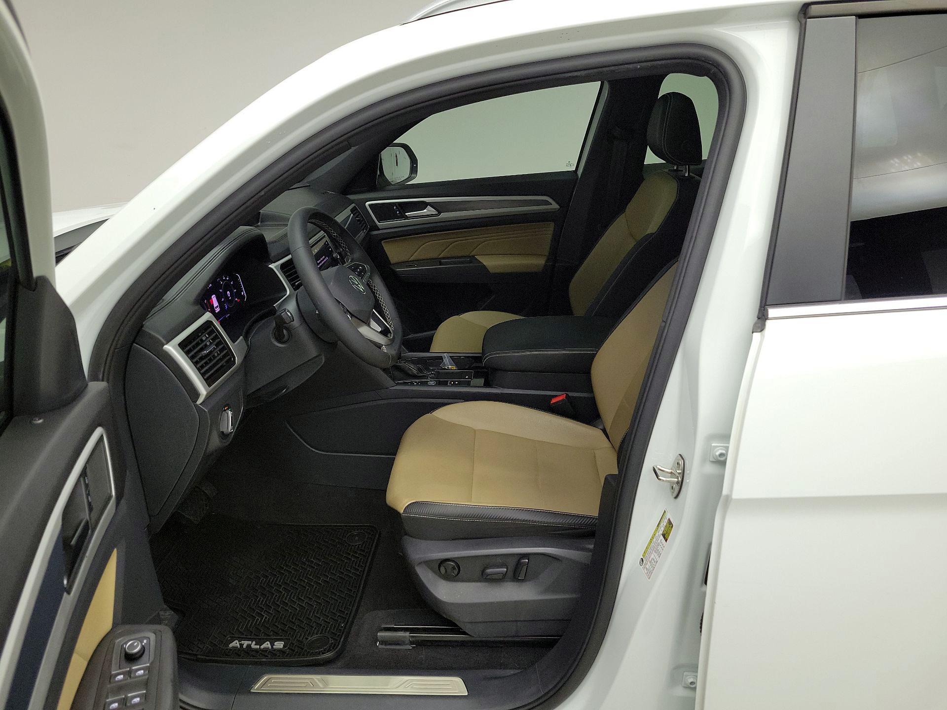 Thumbnail: 2022 Volkswagen Atlas - 11