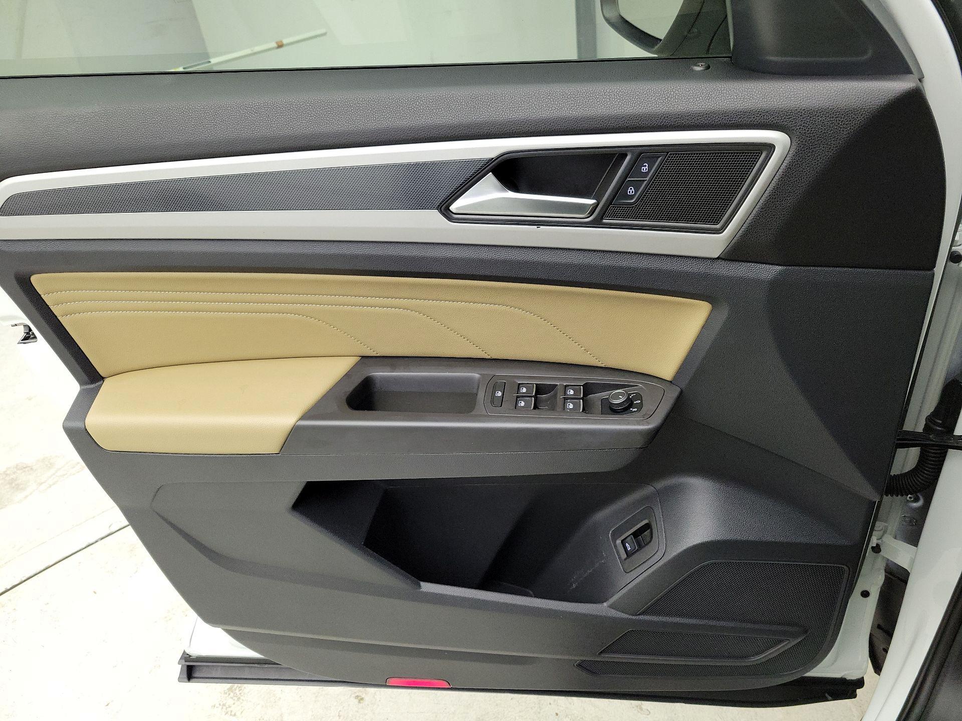Thumbnail: 2022 Volkswagen Atlas - 12