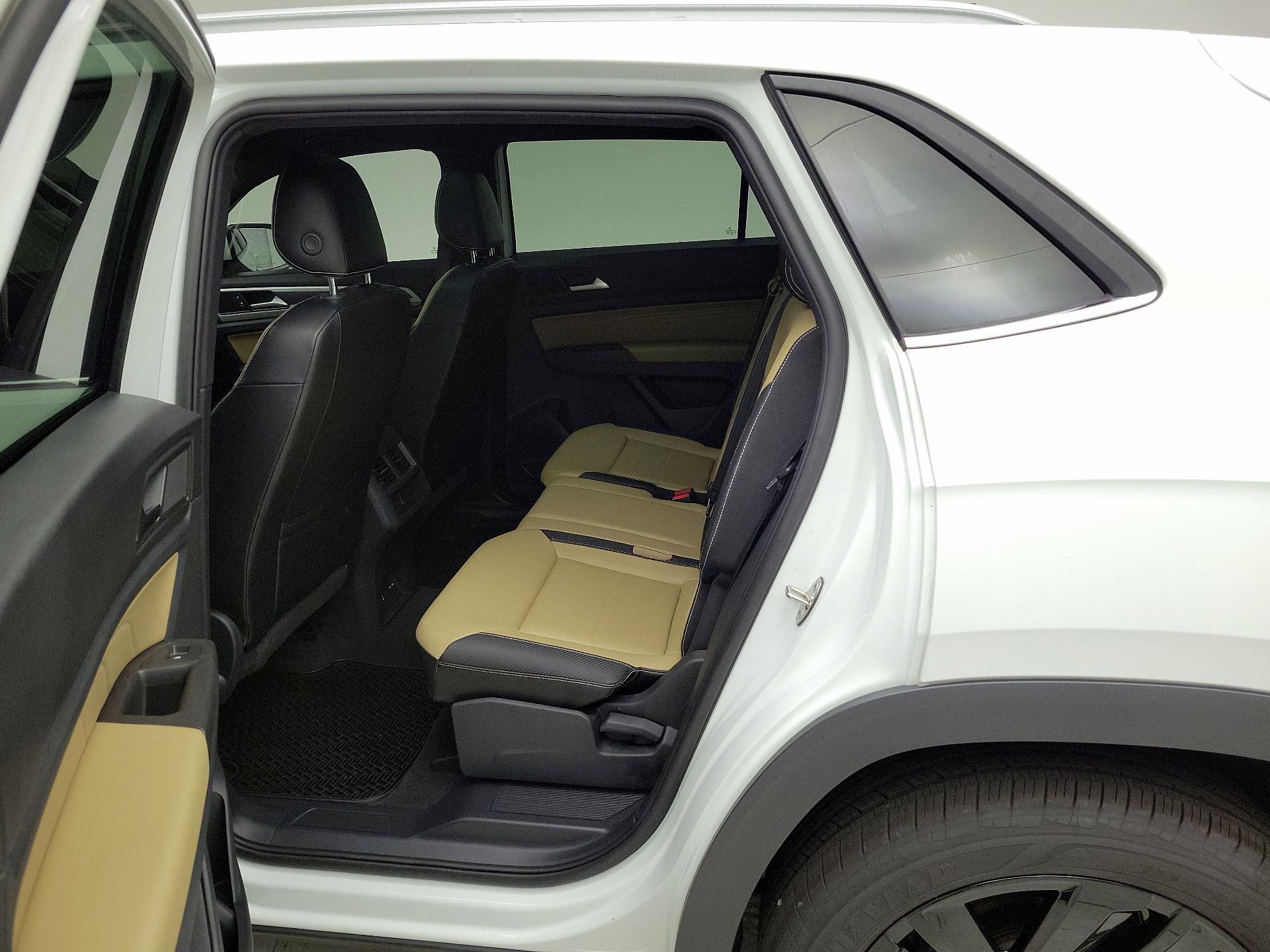 Thumbnail: 2022 Volkswagen Atlas - 20