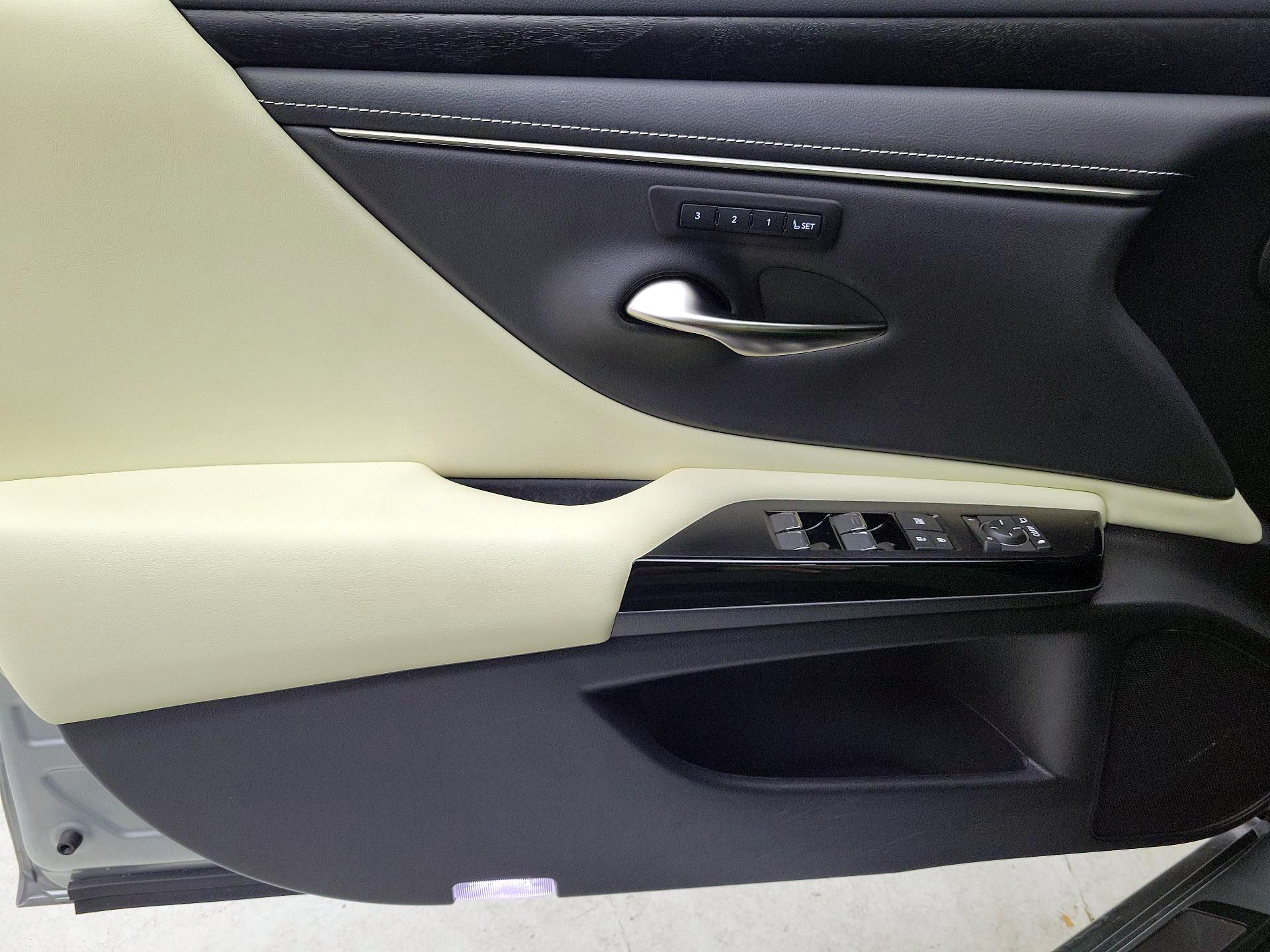 Thumbnail: 2022 Lexus ES - 12