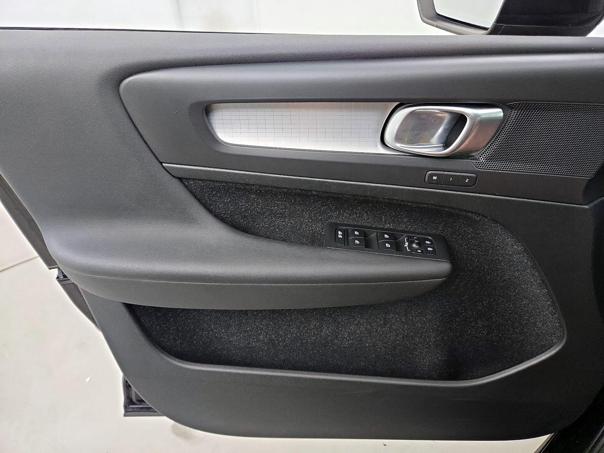 Thumbnail: 2020 Volvo XC40 - 12