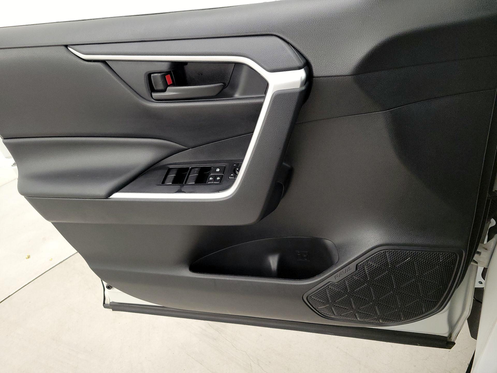 Thumbnail: 2020 Toyota RAV4 - 12