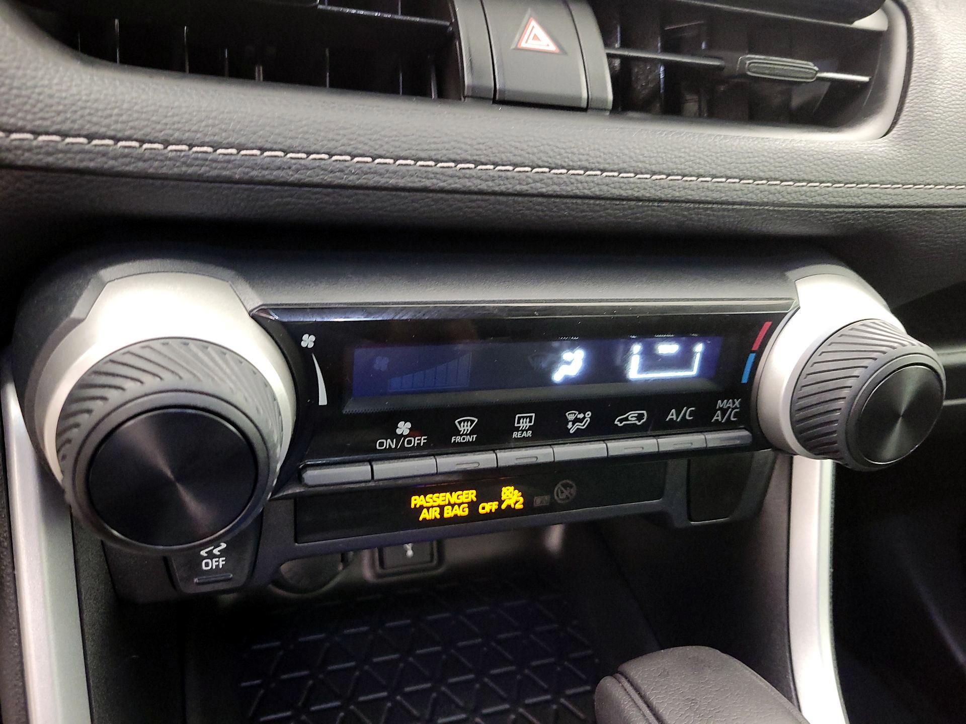 Thumbnail: 2020 Toyota RAV4 - 16