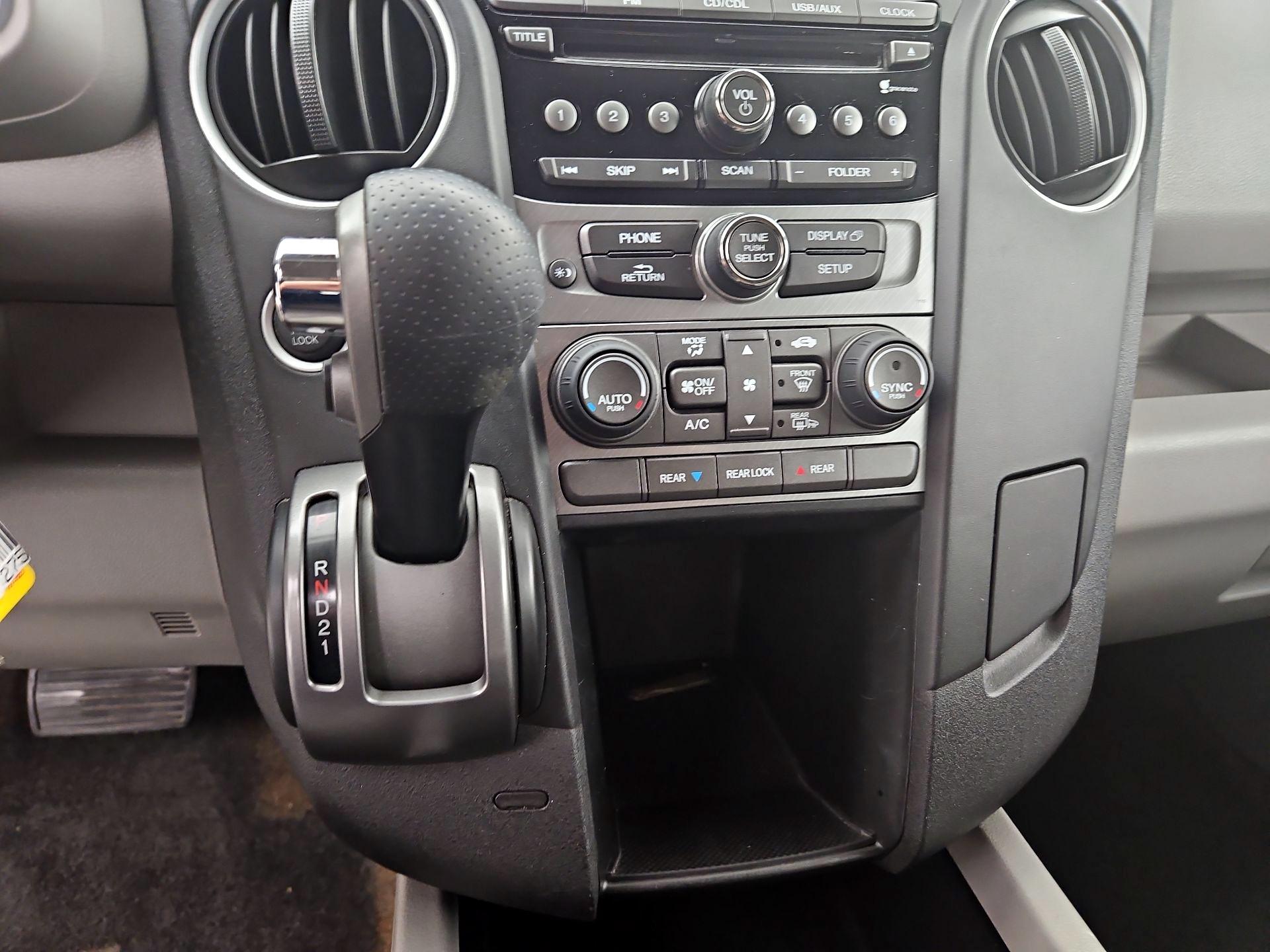 Thumbnail: 2013 Honda Pilot - 17