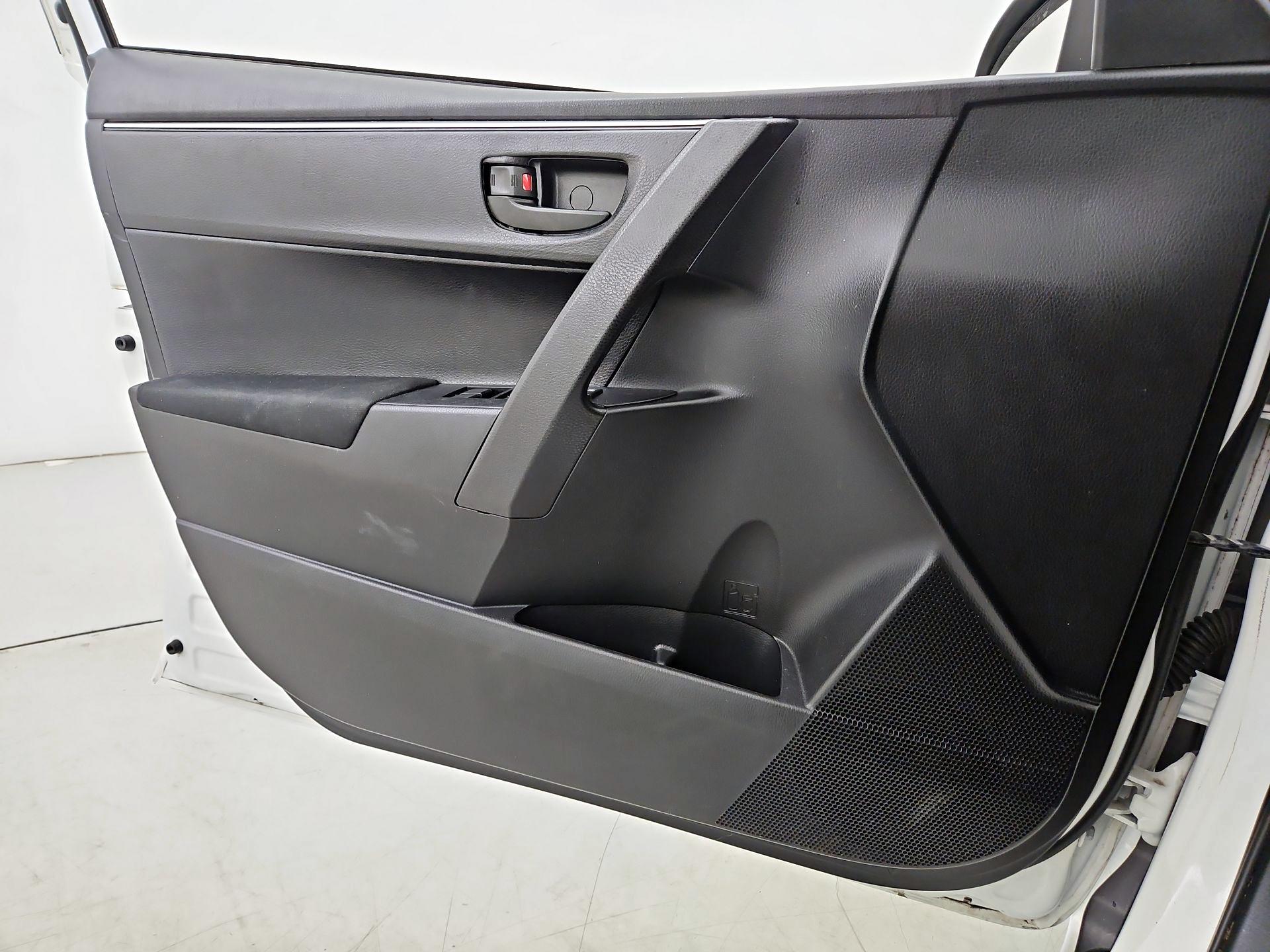 Thumbnail: 2015 Toyota Corolla - 12
