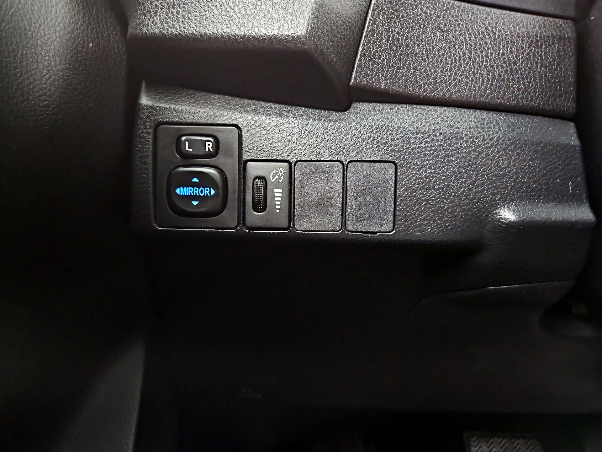Thumbnail: 2015 Toyota Corolla - 13