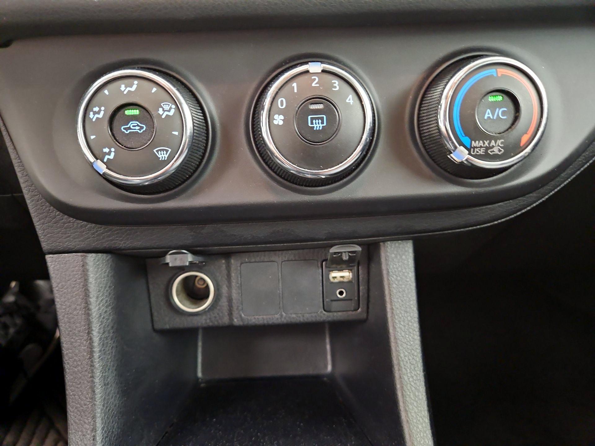 Thumbnail: 2015 Toyota Corolla - 15