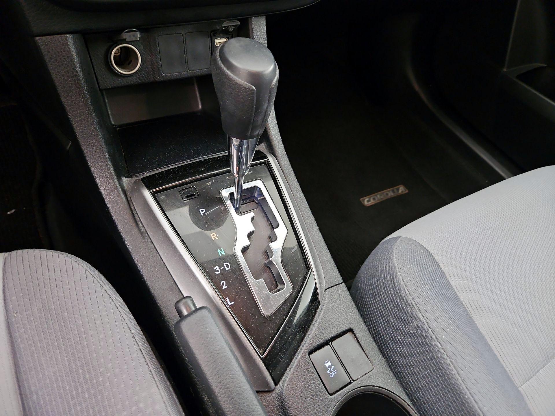 Thumbnail: 2015 Toyota Corolla - 16