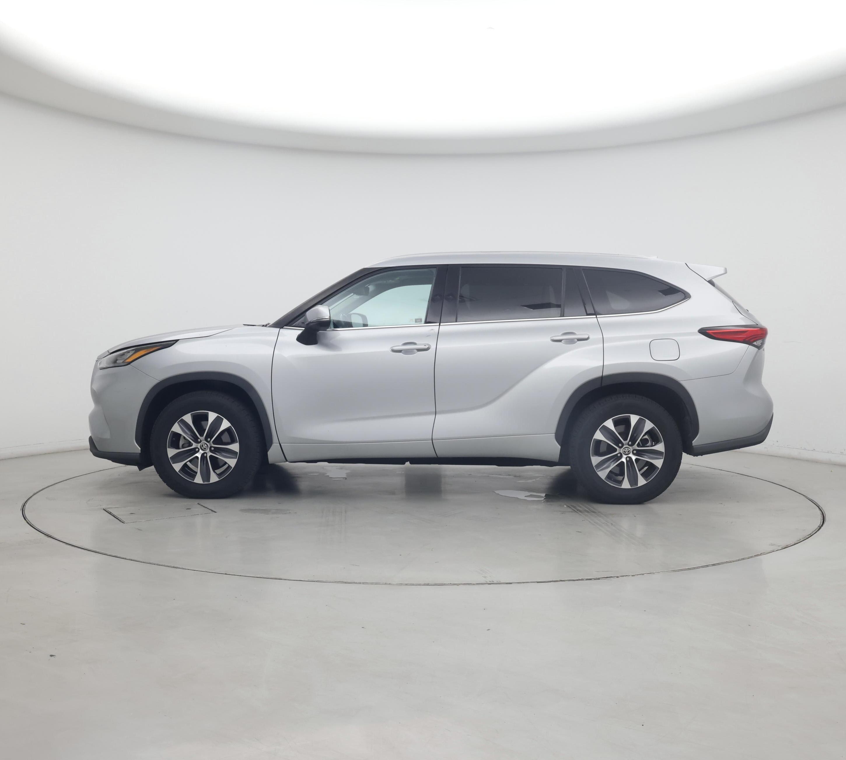 Thumbnail: 2020 Toyota Highlander - 3