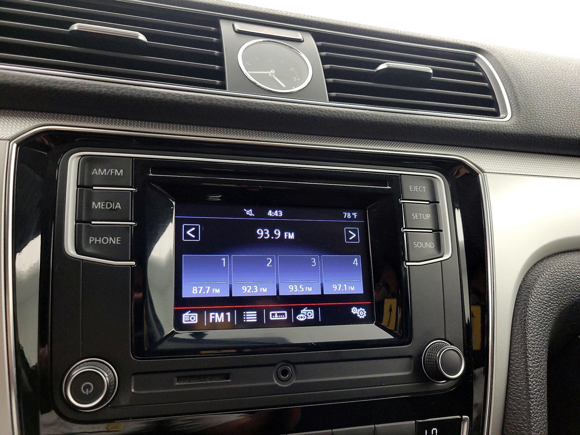 Thumbnail: 2016 Volkswagen Passat - 15