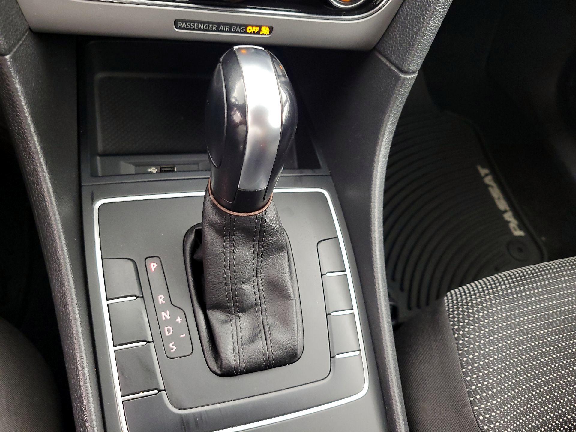 Thumbnail: 2016 Volkswagen Passat - 17