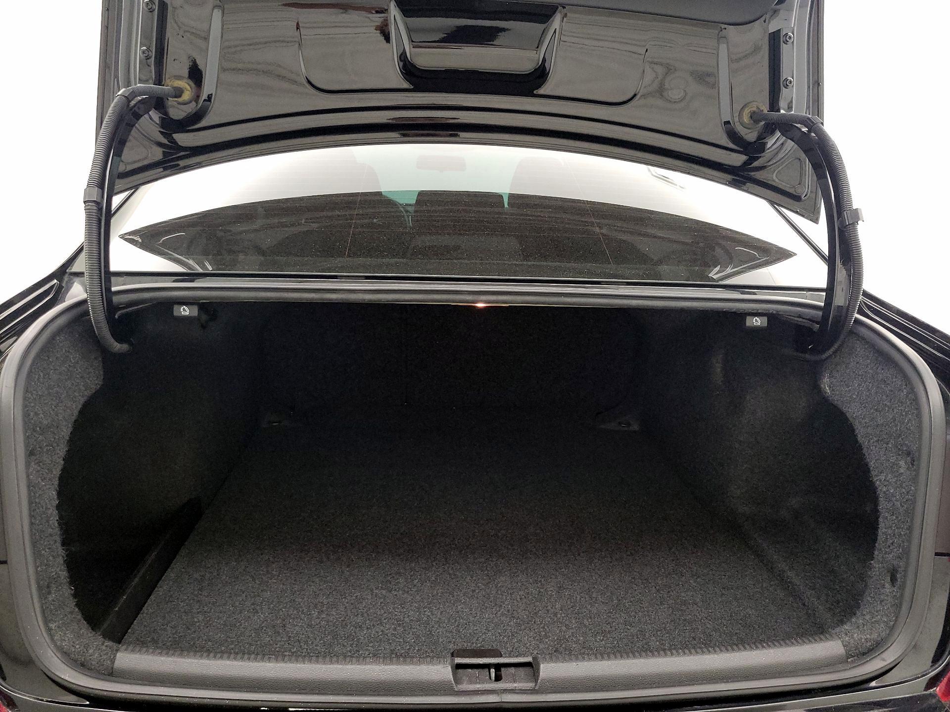 Thumbnail: 2016 Volkswagen Passat - 20