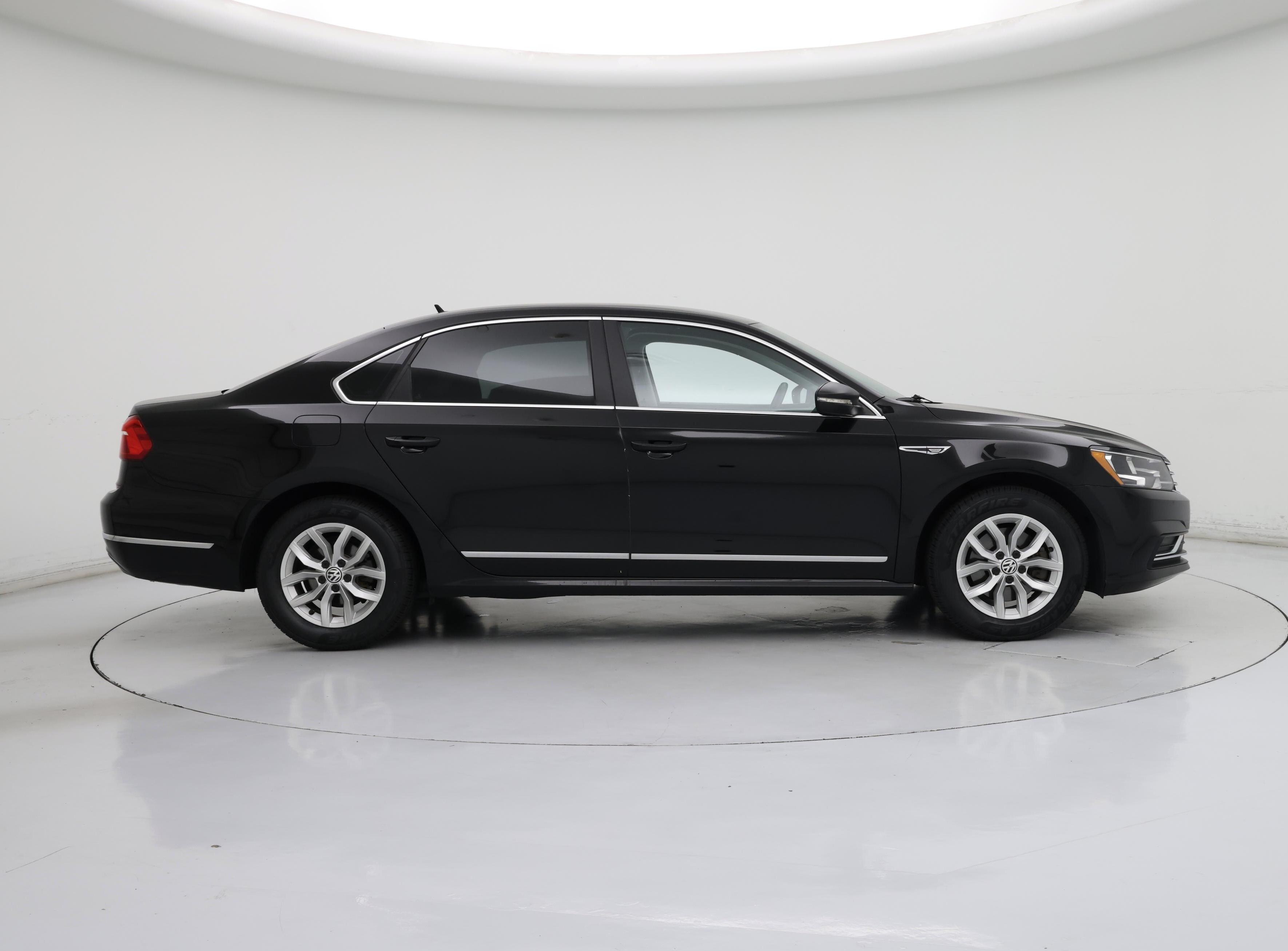 Thumbnail: 2016 Volkswagen Passat - 7