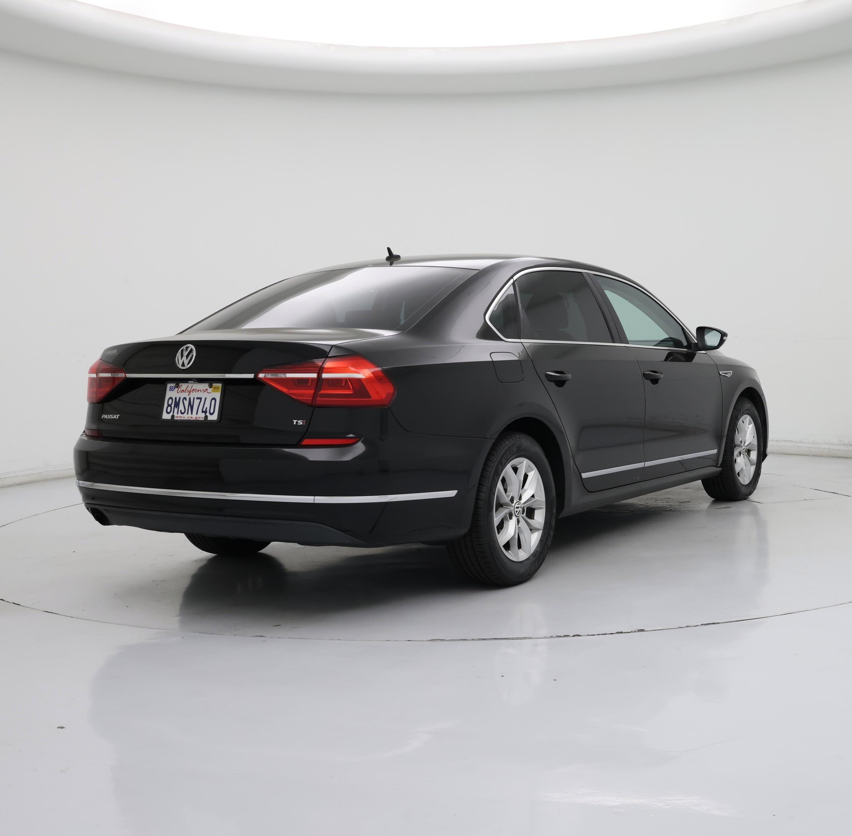 Thumbnail: 2016 Volkswagen Passat - 8