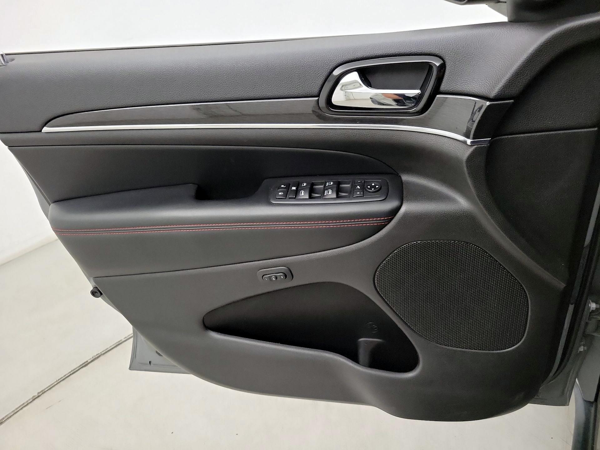 Thumbnail: 2020 Jeep Grand Cherokee - 12