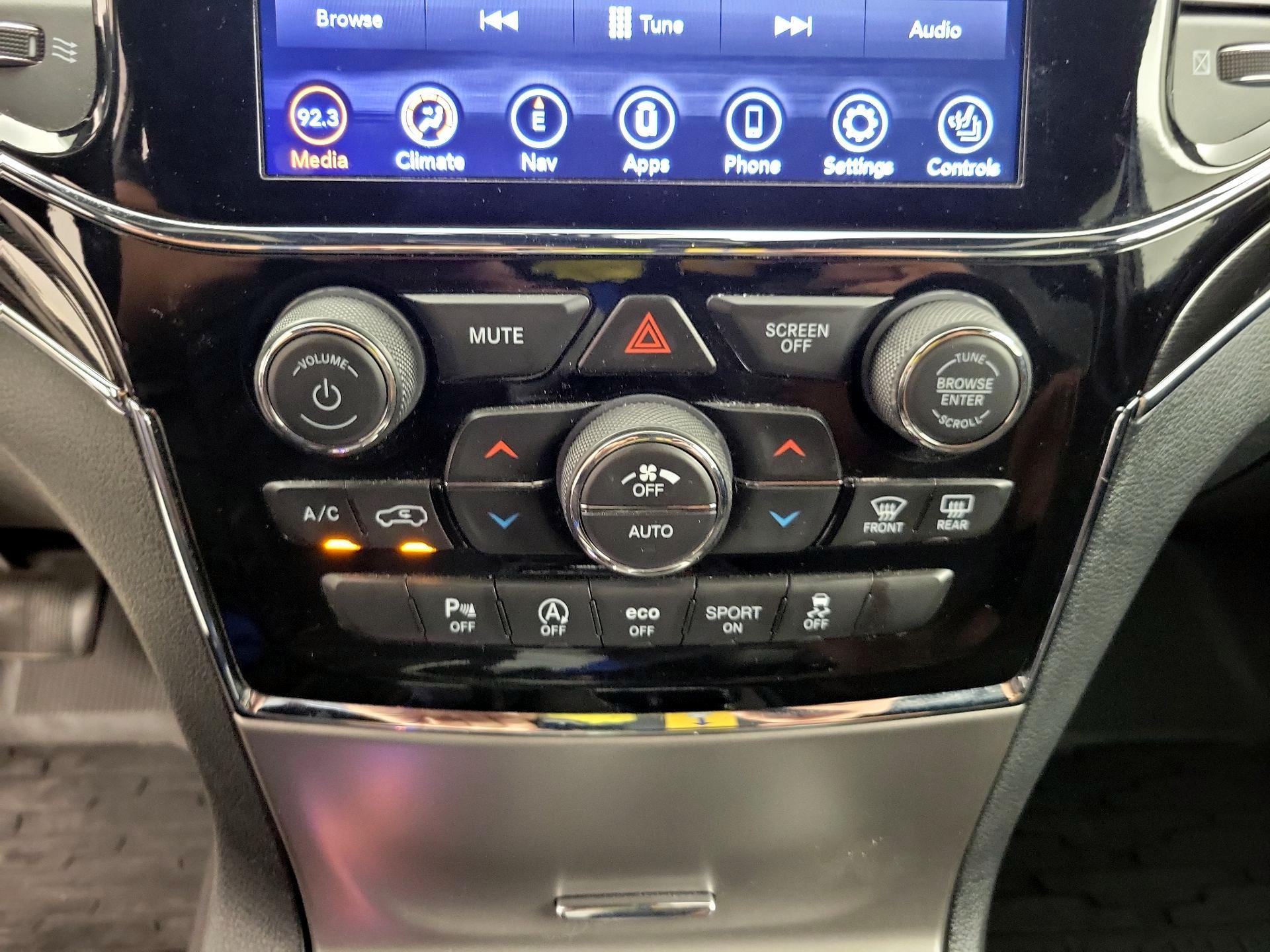 Thumbnail: 2020 Jeep Grand Cherokee - 17