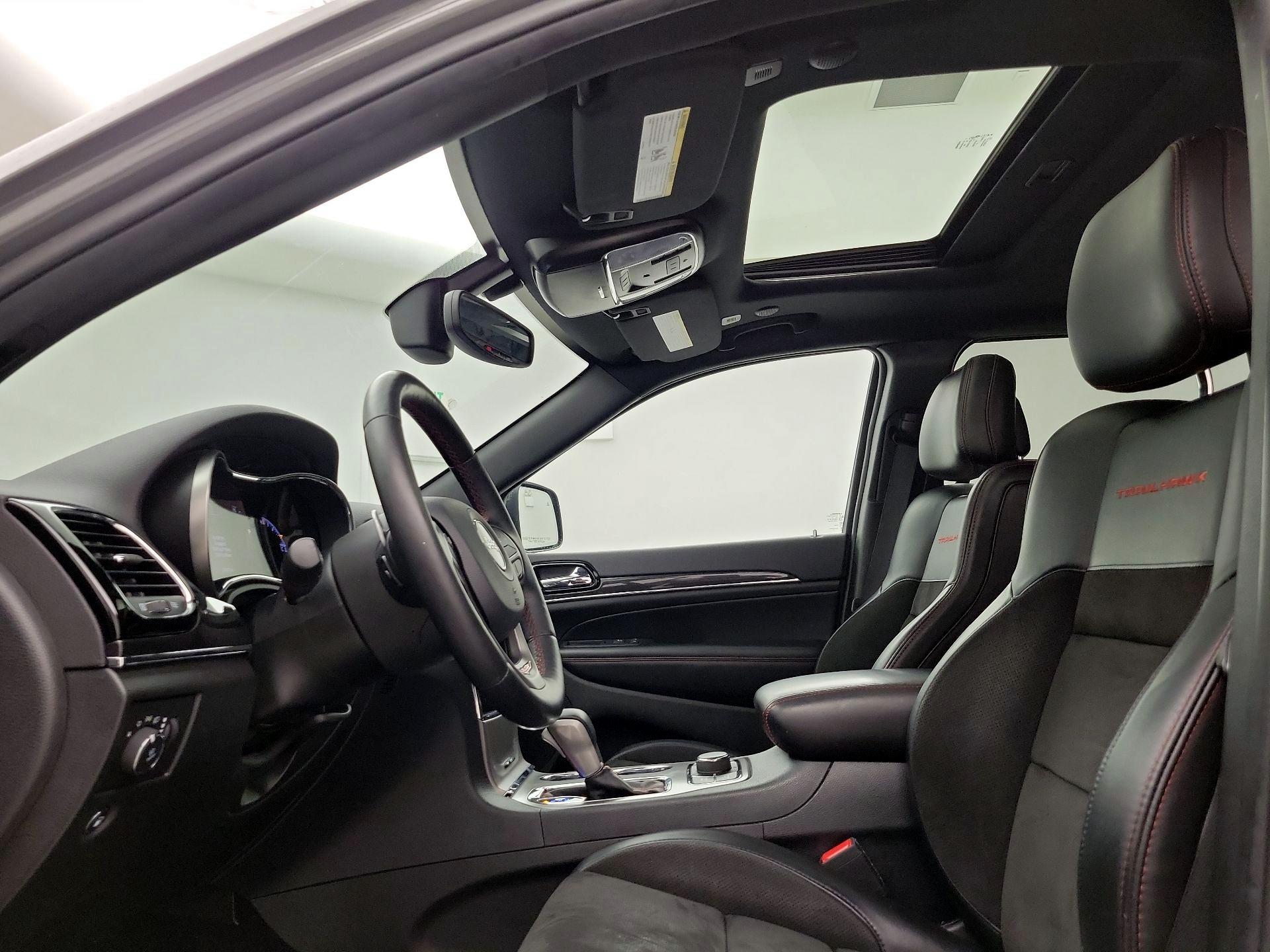 Thumbnail: 2020 Jeep Grand Cherokee - 20