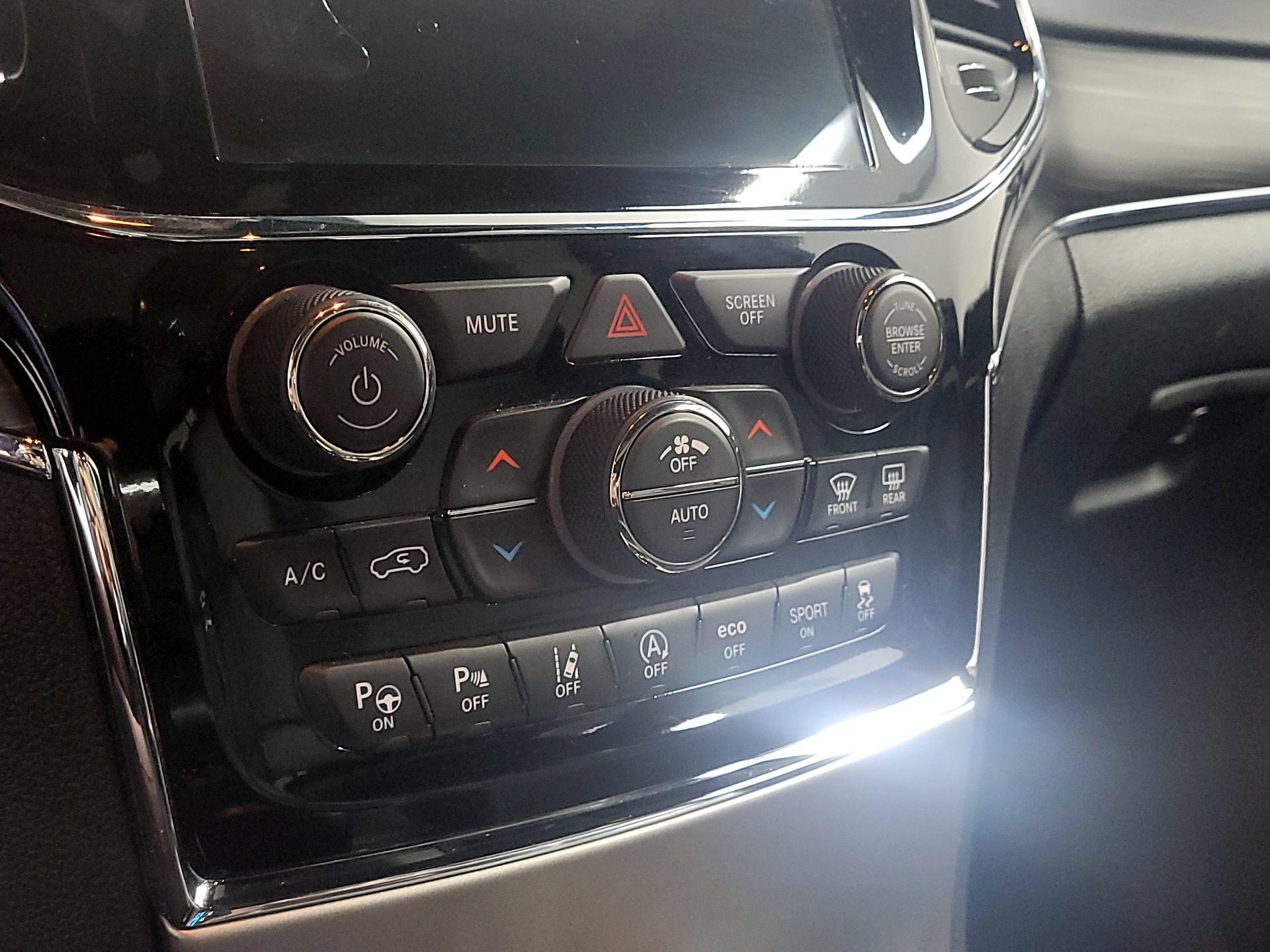 Thumbnail: 2019 Jeep Grand Cherokee - 16