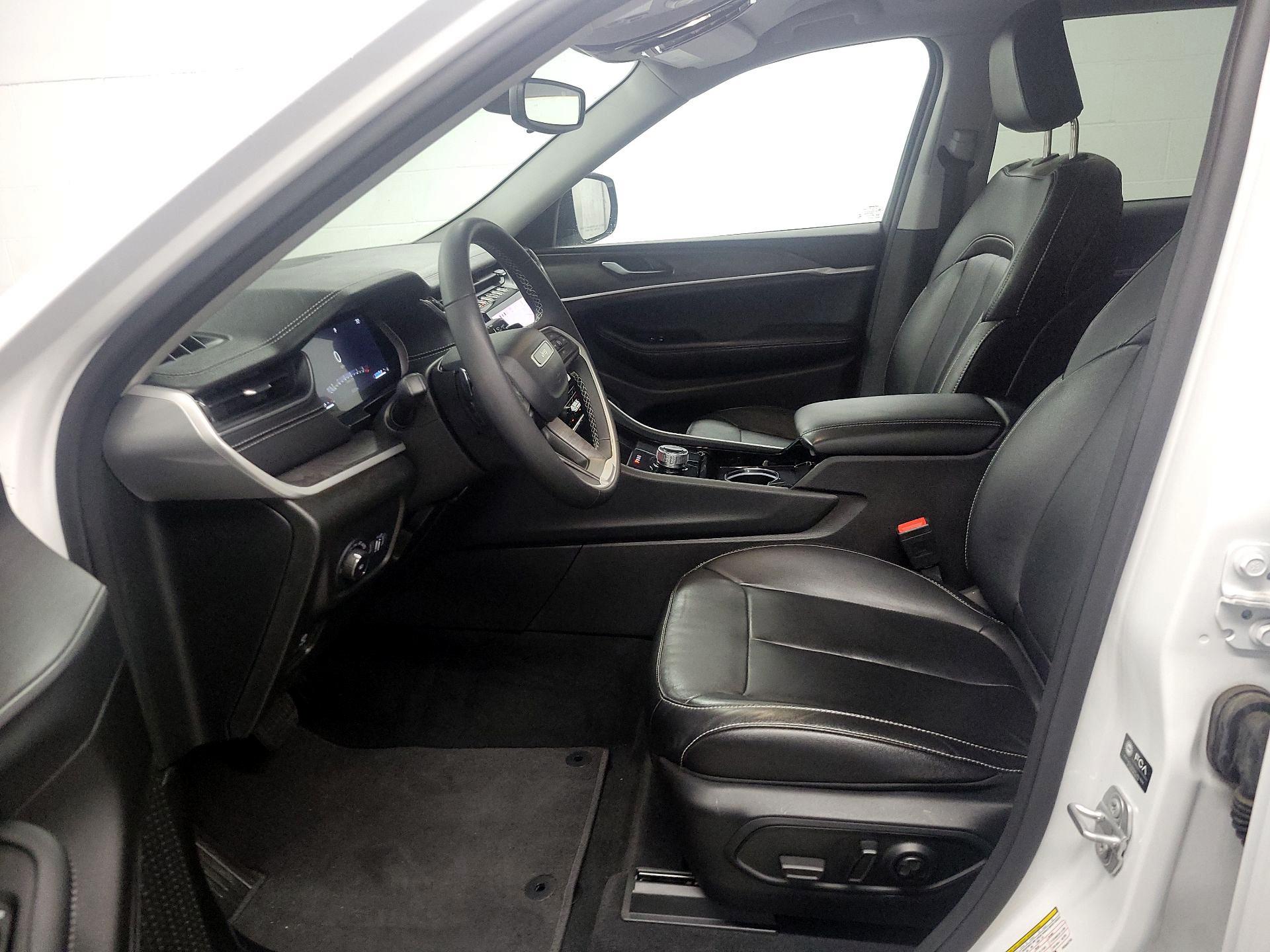 Thumbnail: 2023 Jeep Grand Cherokee - 11