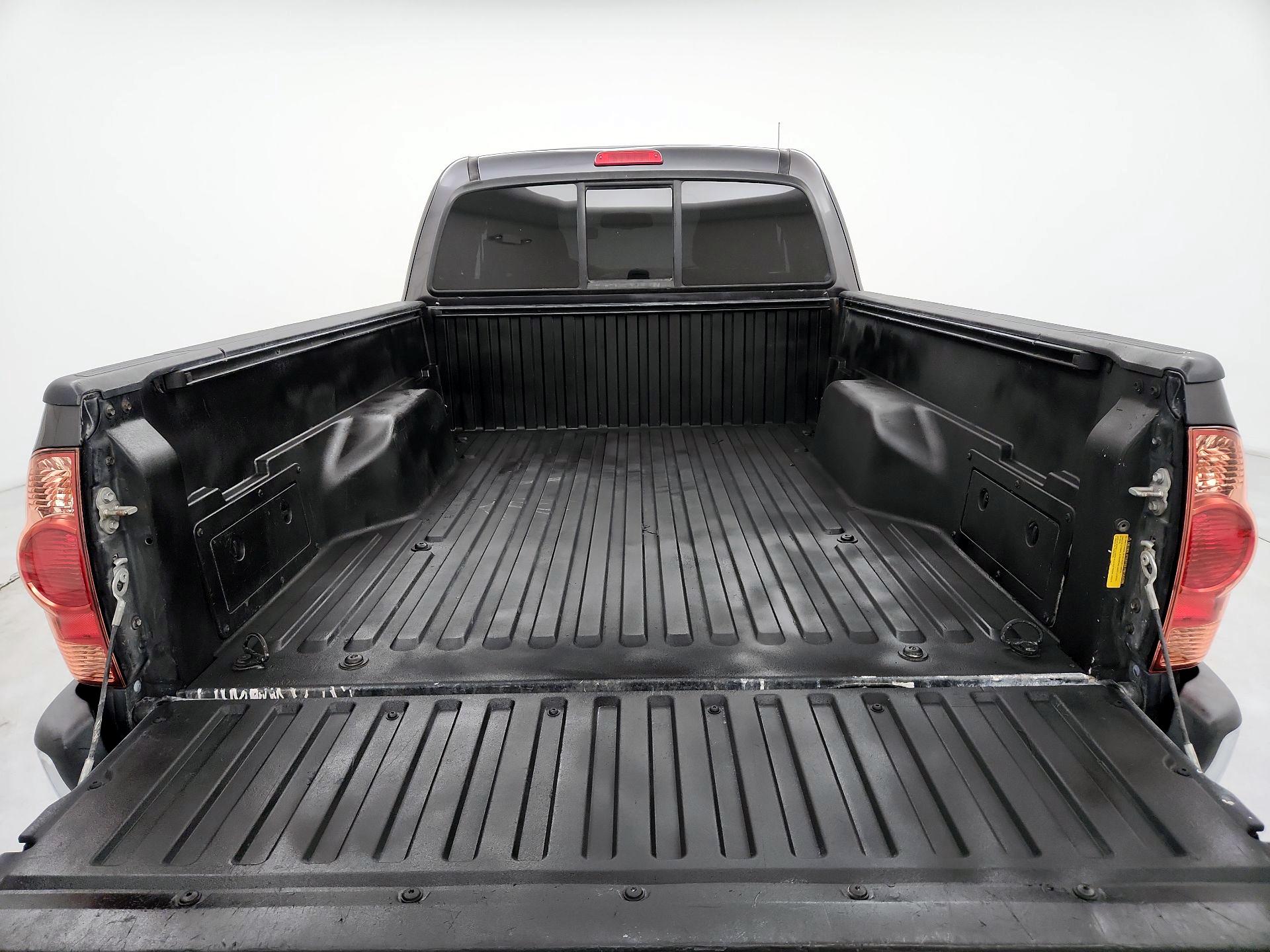 Thumbnail: 2013 Toyota Tacoma - 20