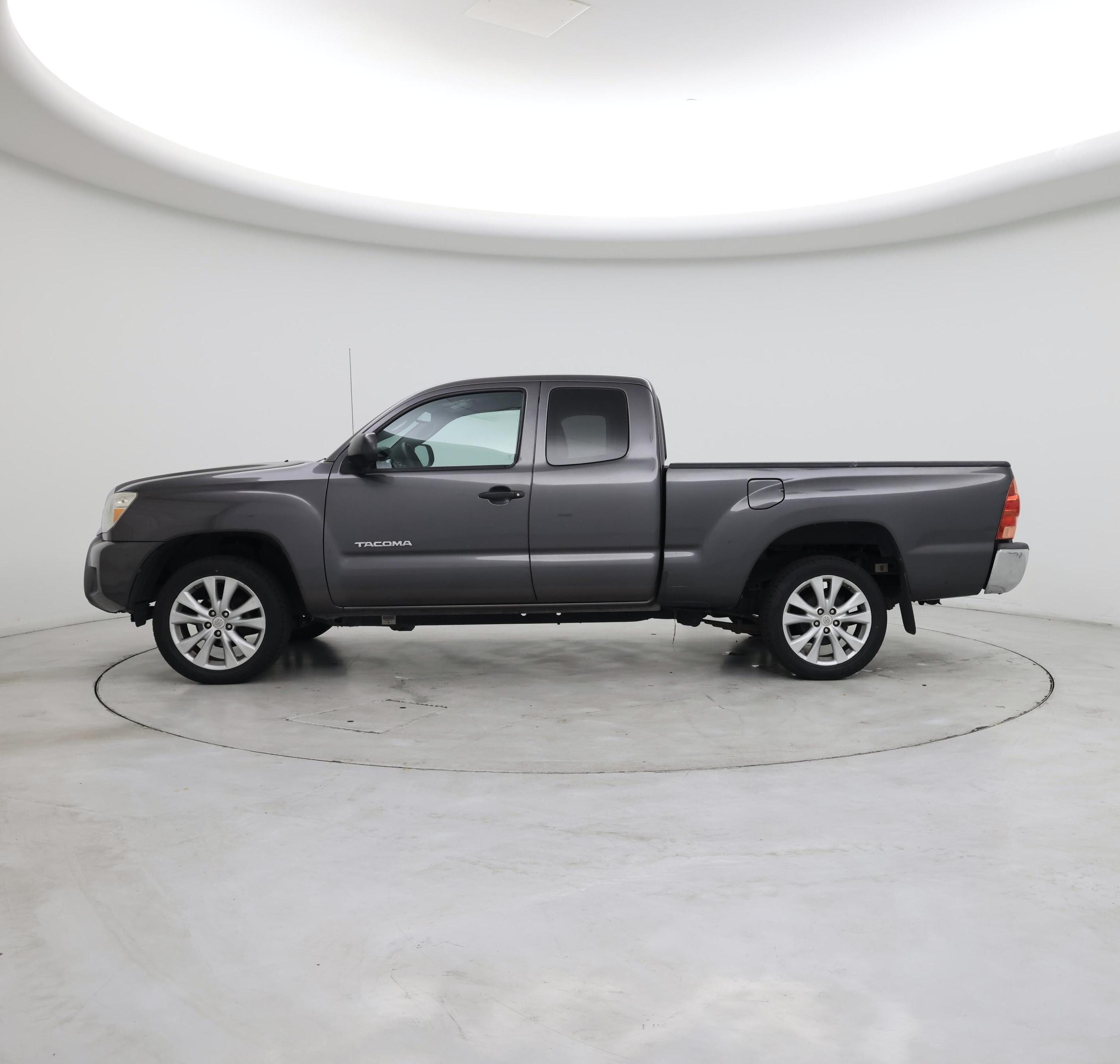 Thumbnail: 2013 Toyota Tacoma - 3