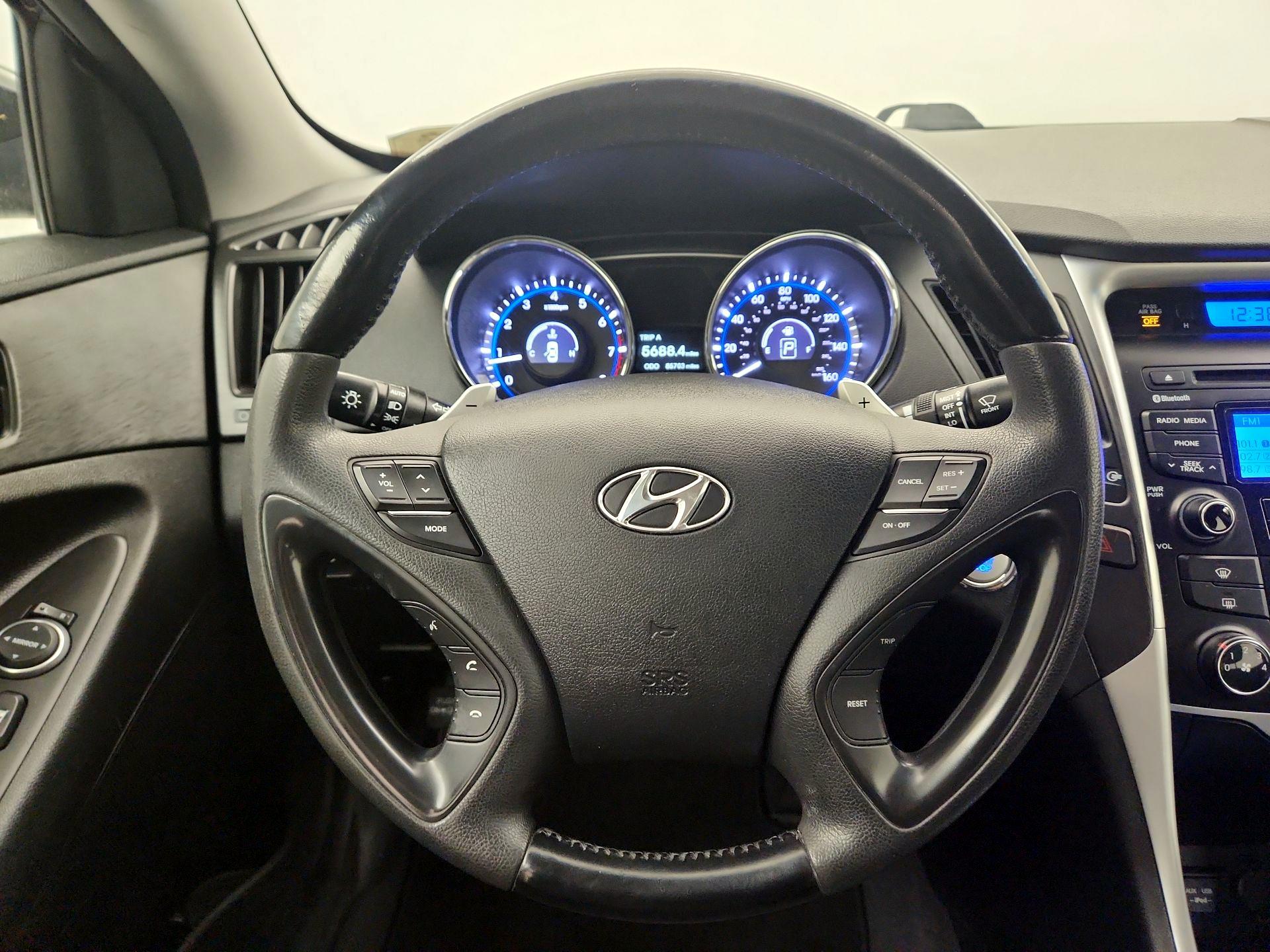 Thumbnail: 2013 Hyundai Sonata - 10