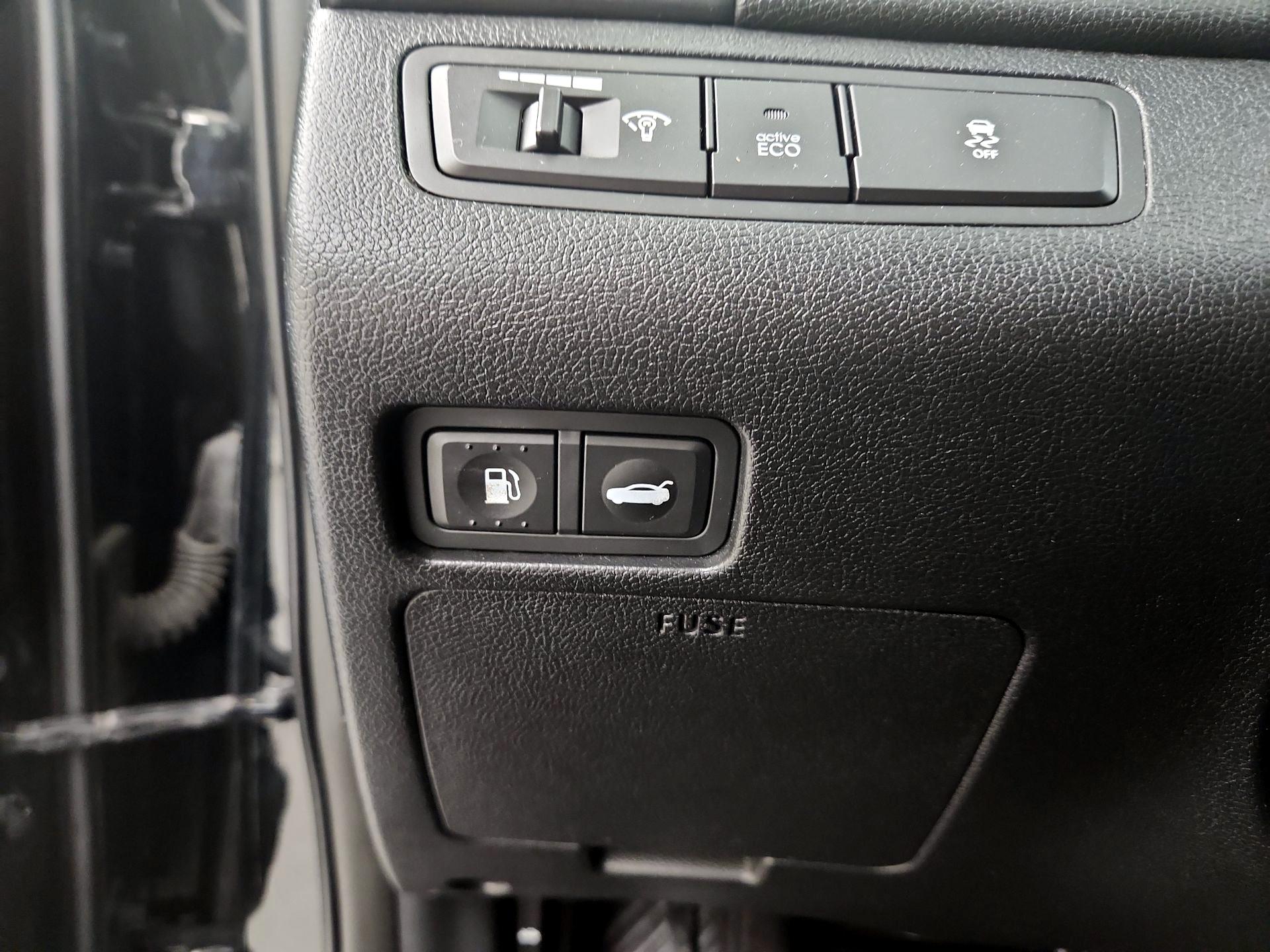 Thumbnail: 2013 Hyundai Sonata - 13