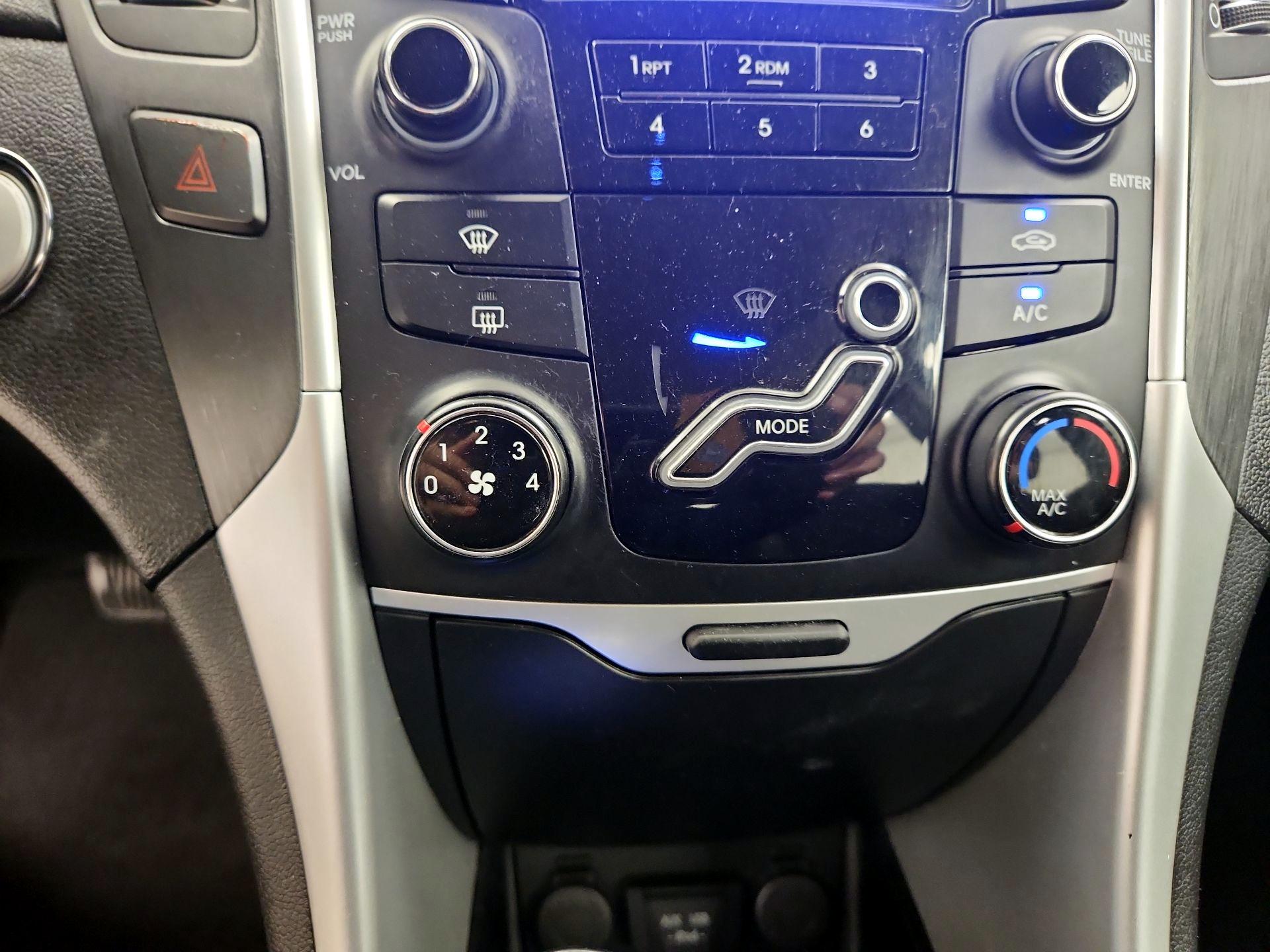 Thumbnail: 2013 Hyundai Sonata - 15
