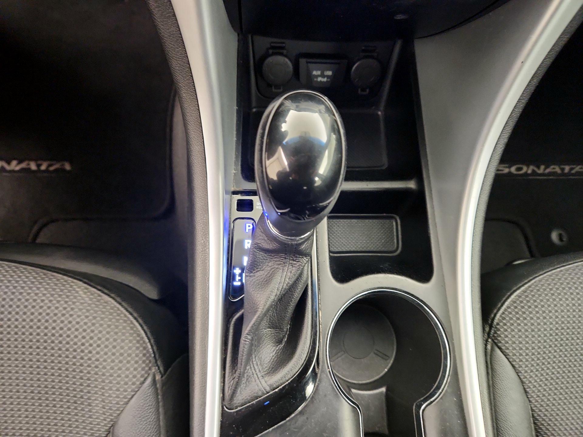Thumbnail: 2013 Hyundai Sonata - 16