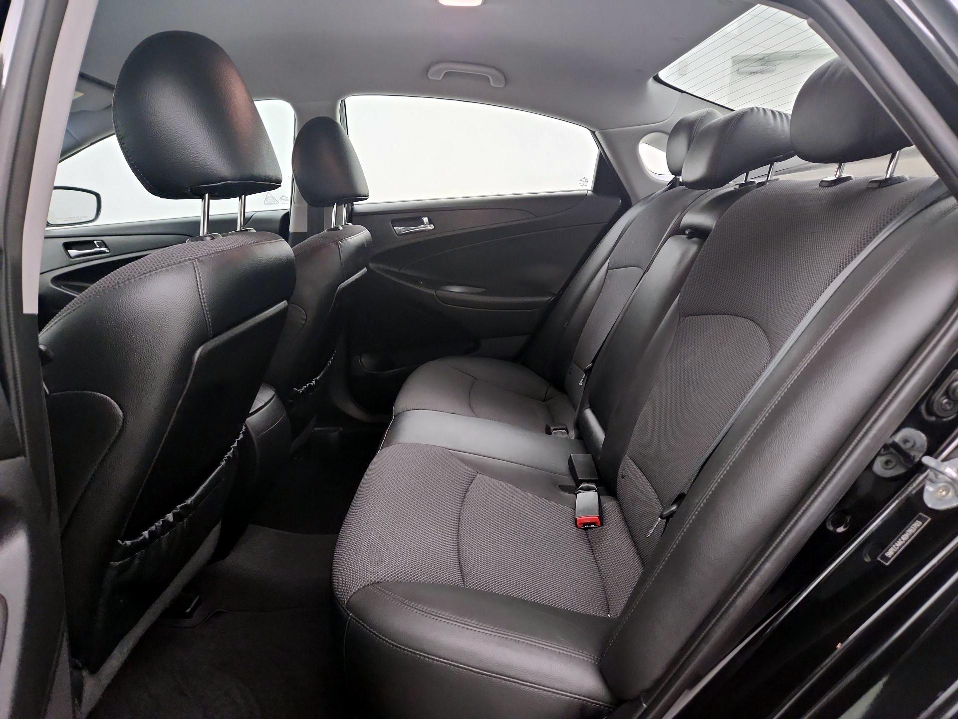 Thumbnail: 2013 Hyundai Sonata - 18