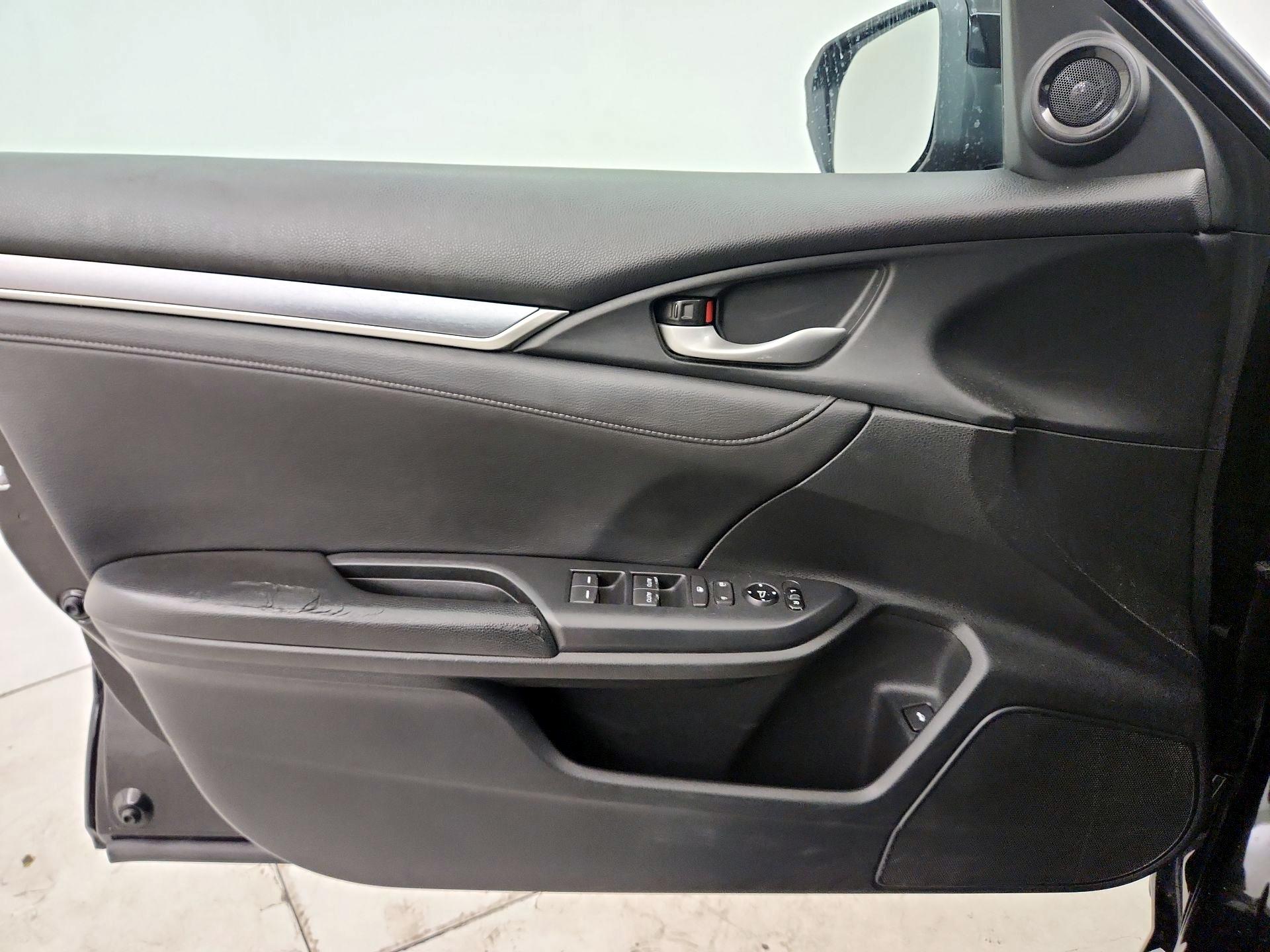 Thumbnail: 2016 Honda Civic - 12