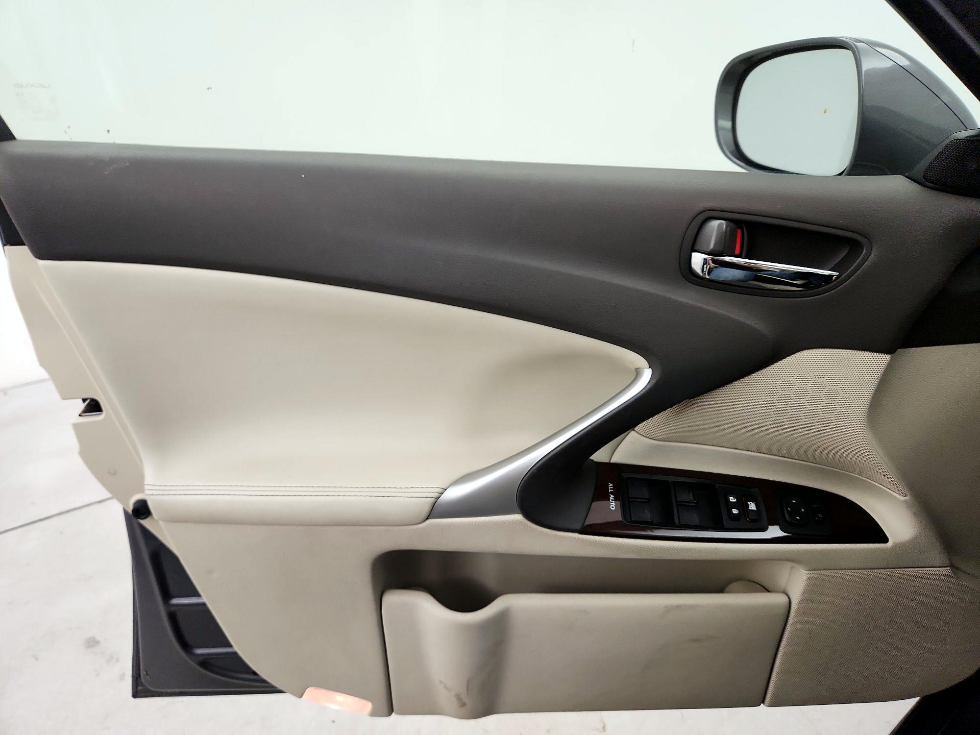 Thumbnail: 2013 Lexus IS - 12