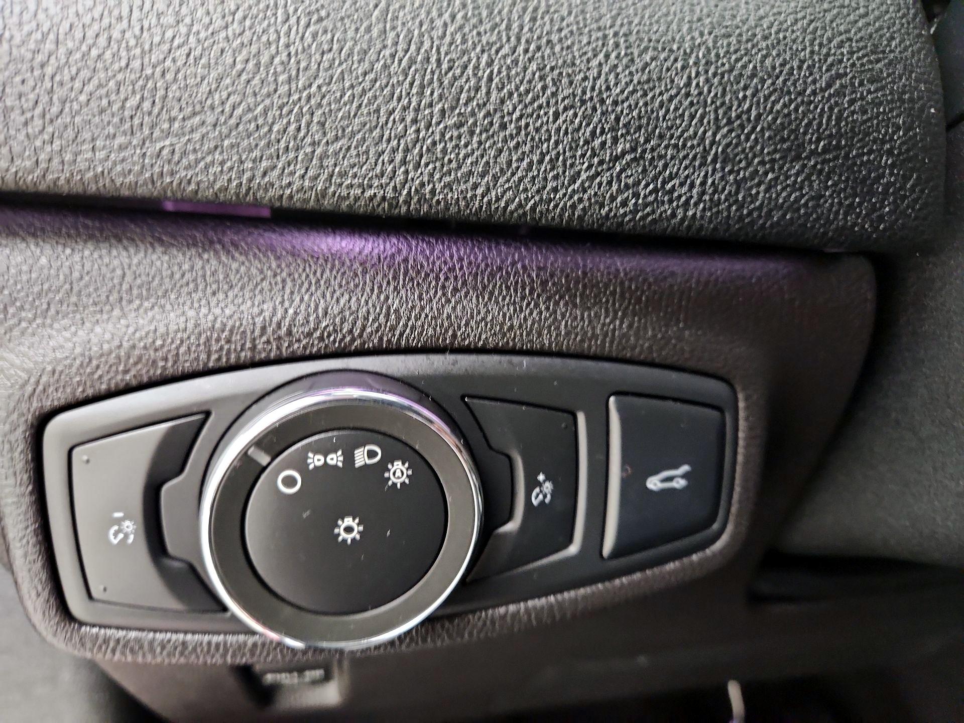 Thumbnail: 2016 Lincoln MKC - 13