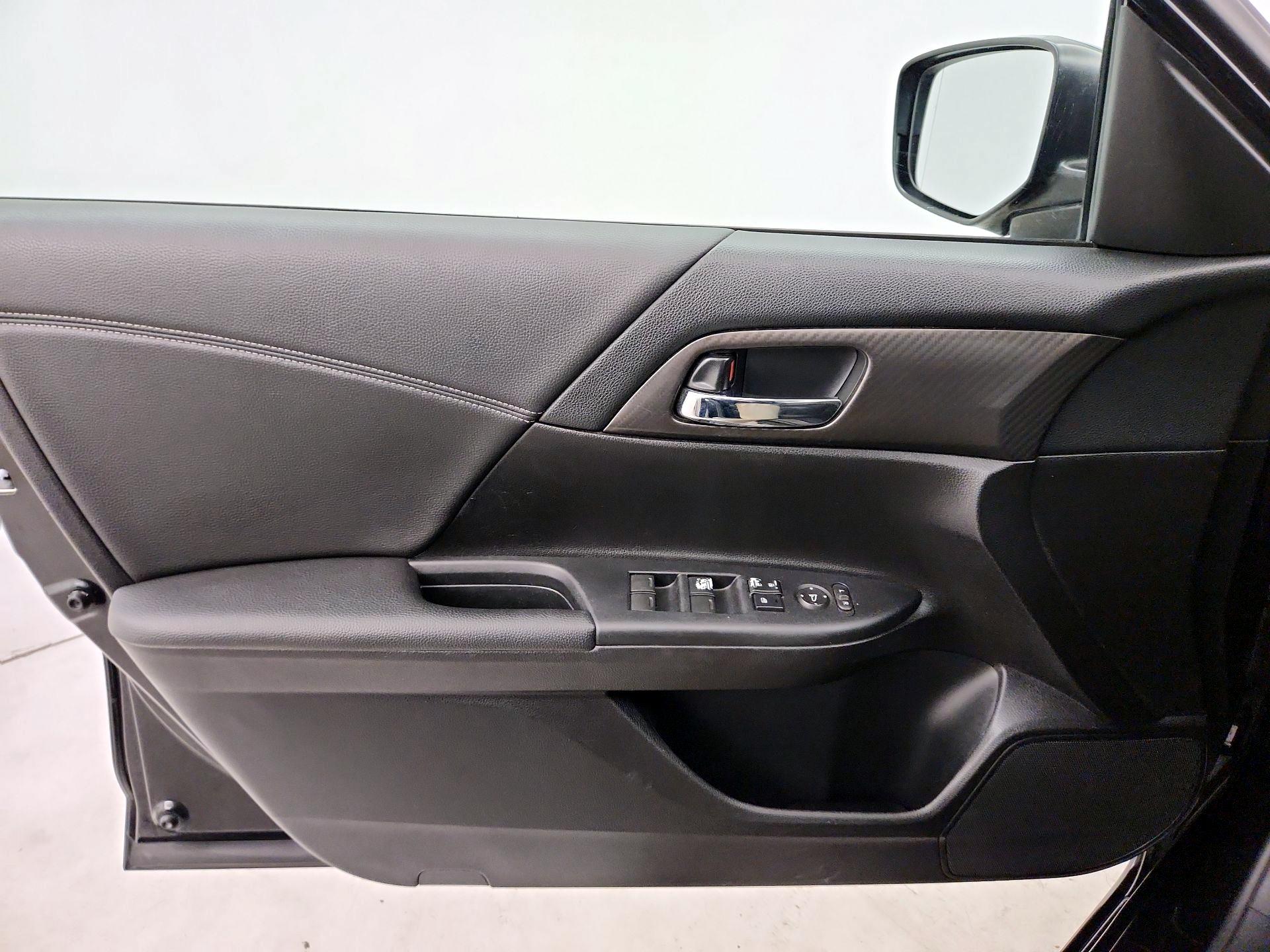 Thumbnail: 2016 Honda Accord - 12