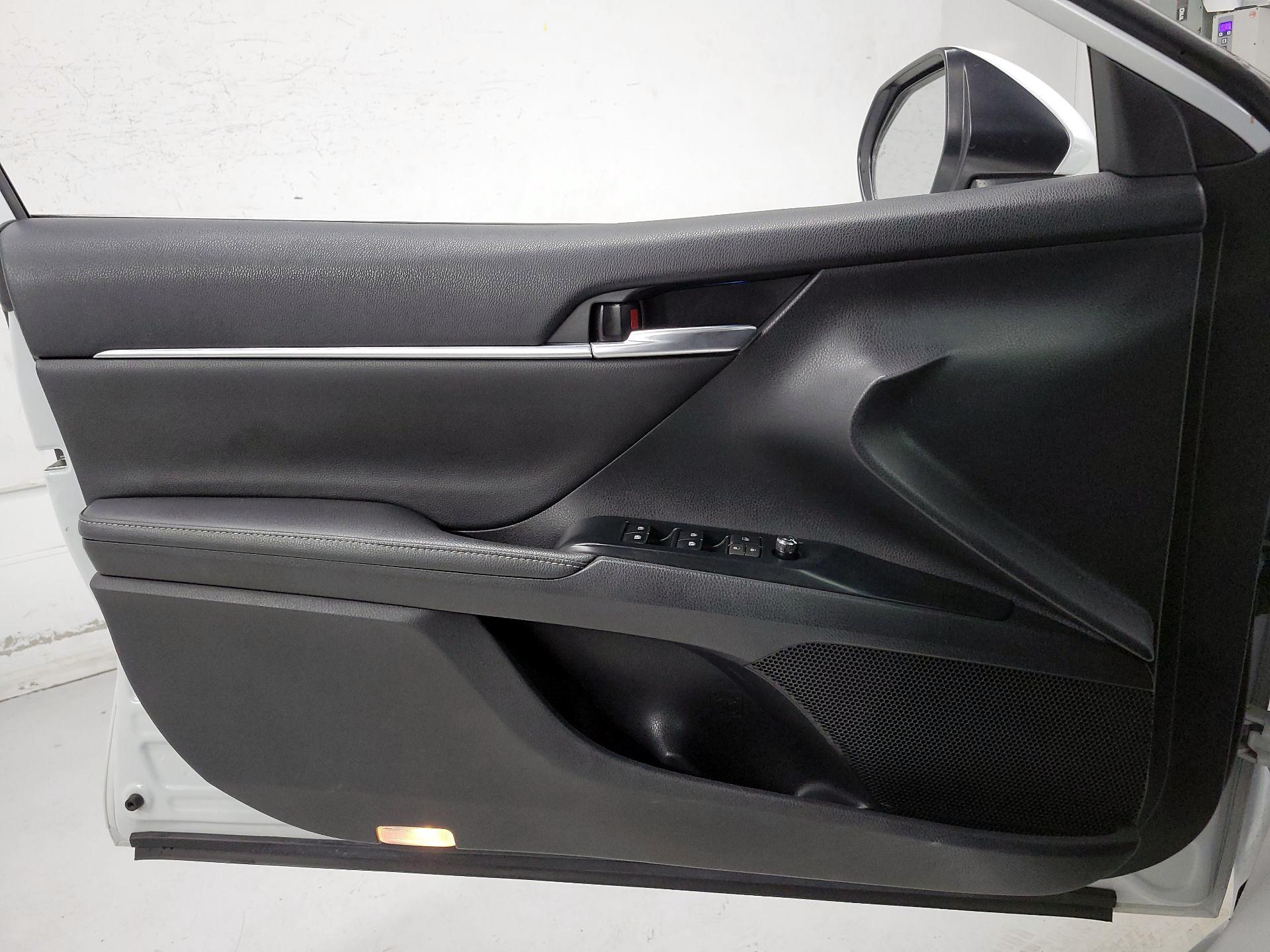 Thumbnail: 2019 Toyota Camry - 12