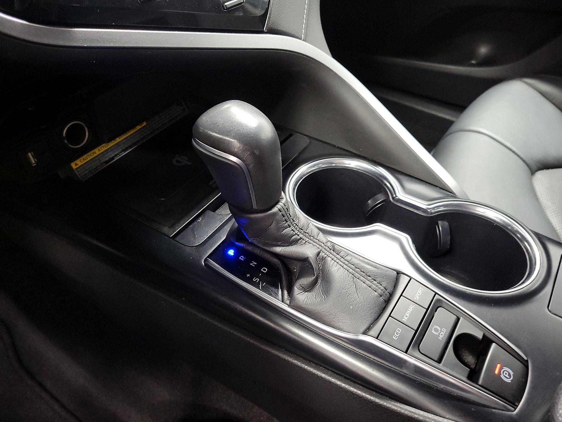 Thumbnail: 2019 Toyota Camry - 16