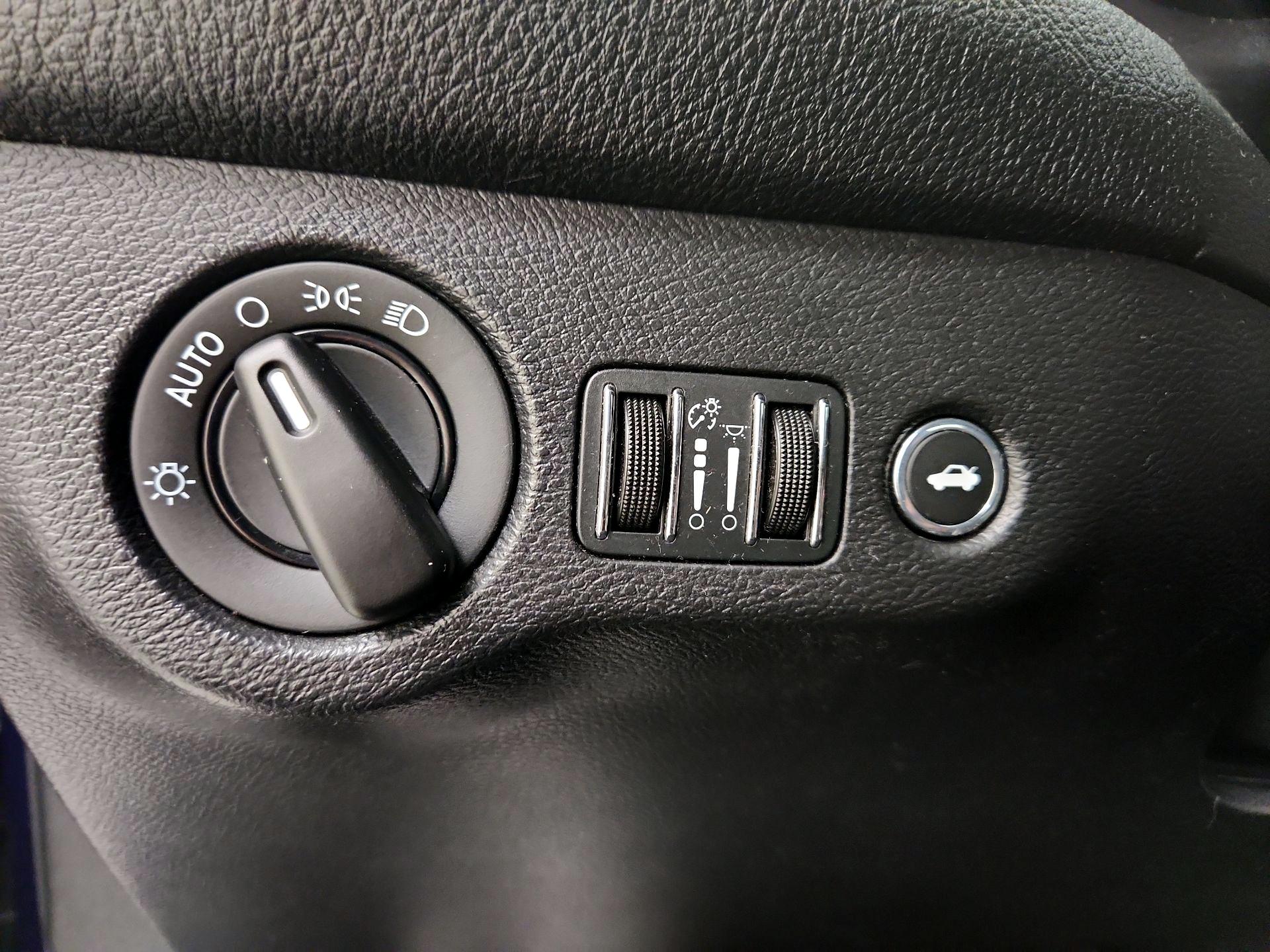 Thumbnail: 2015 Dodge Challenger - 13