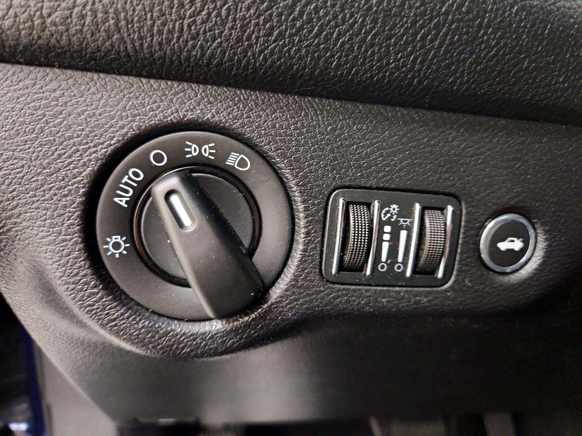 Thumbnail: 2015 Dodge Challenger - 14