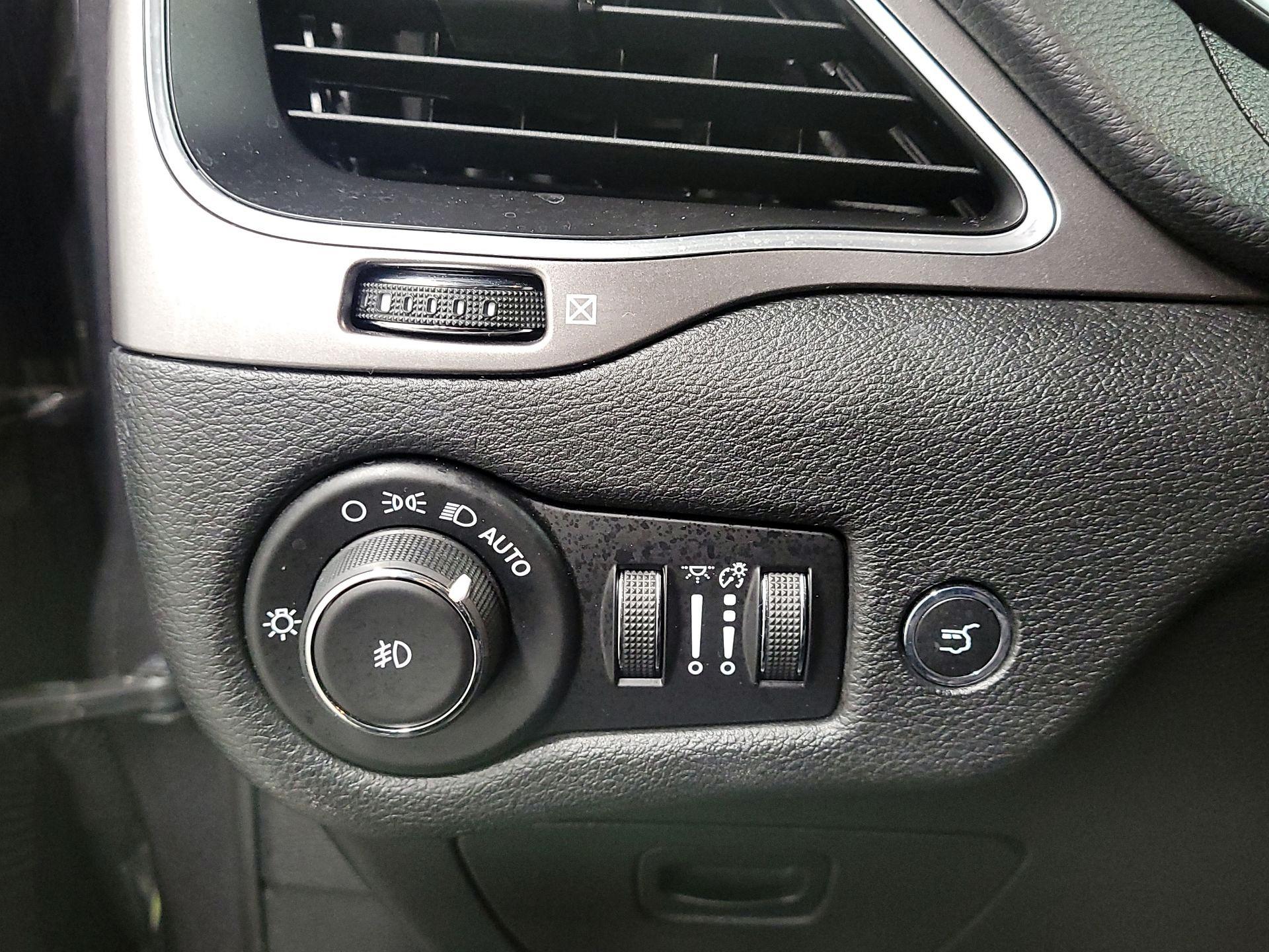 Thumbnail: 2019 Jeep Cherokee - 13
