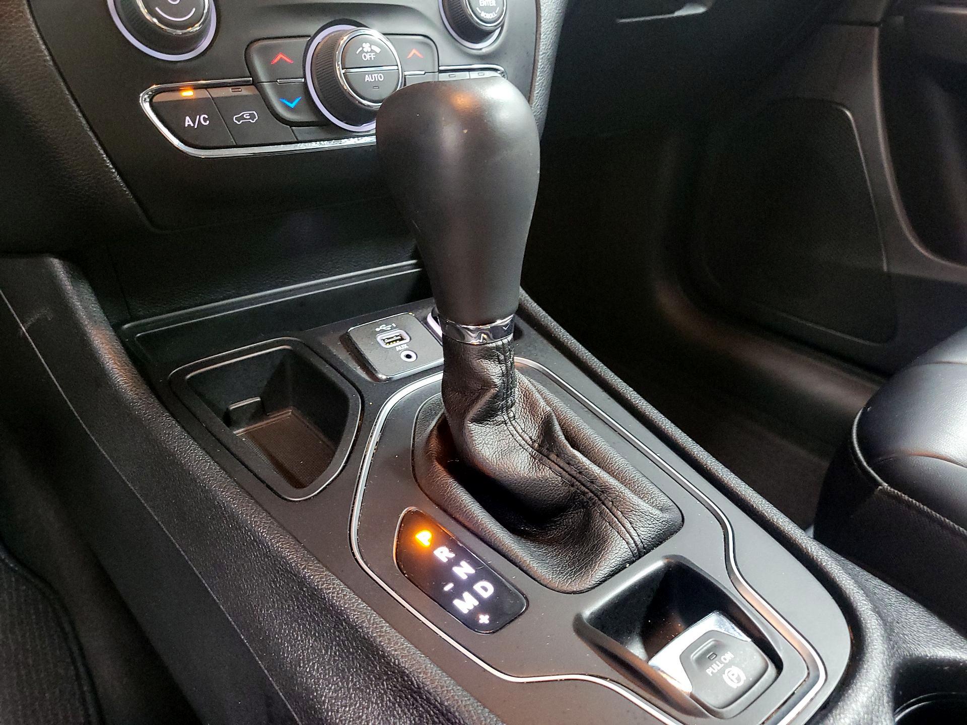 Thumbnail: 2019 Jeep Cherokee - 17