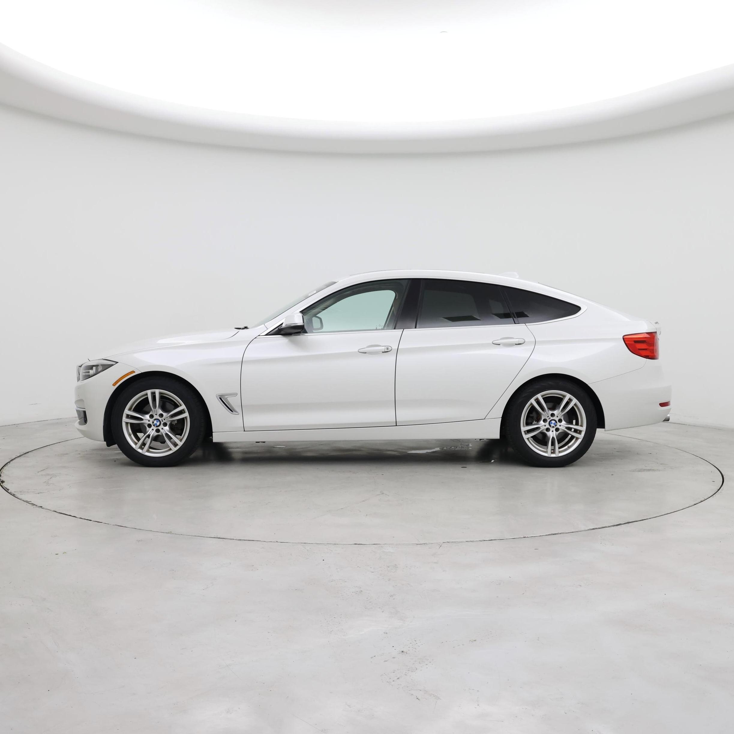 Thumbnail: 2015 BMW 3 Series - 3