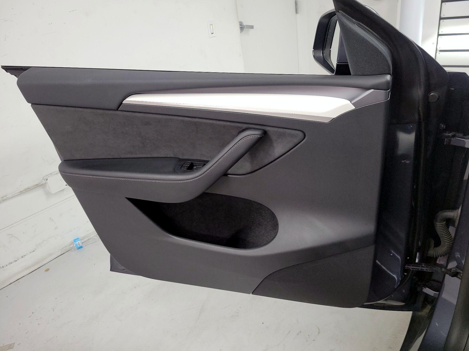Thumbnail: 2023 Tesla Model Y - 12