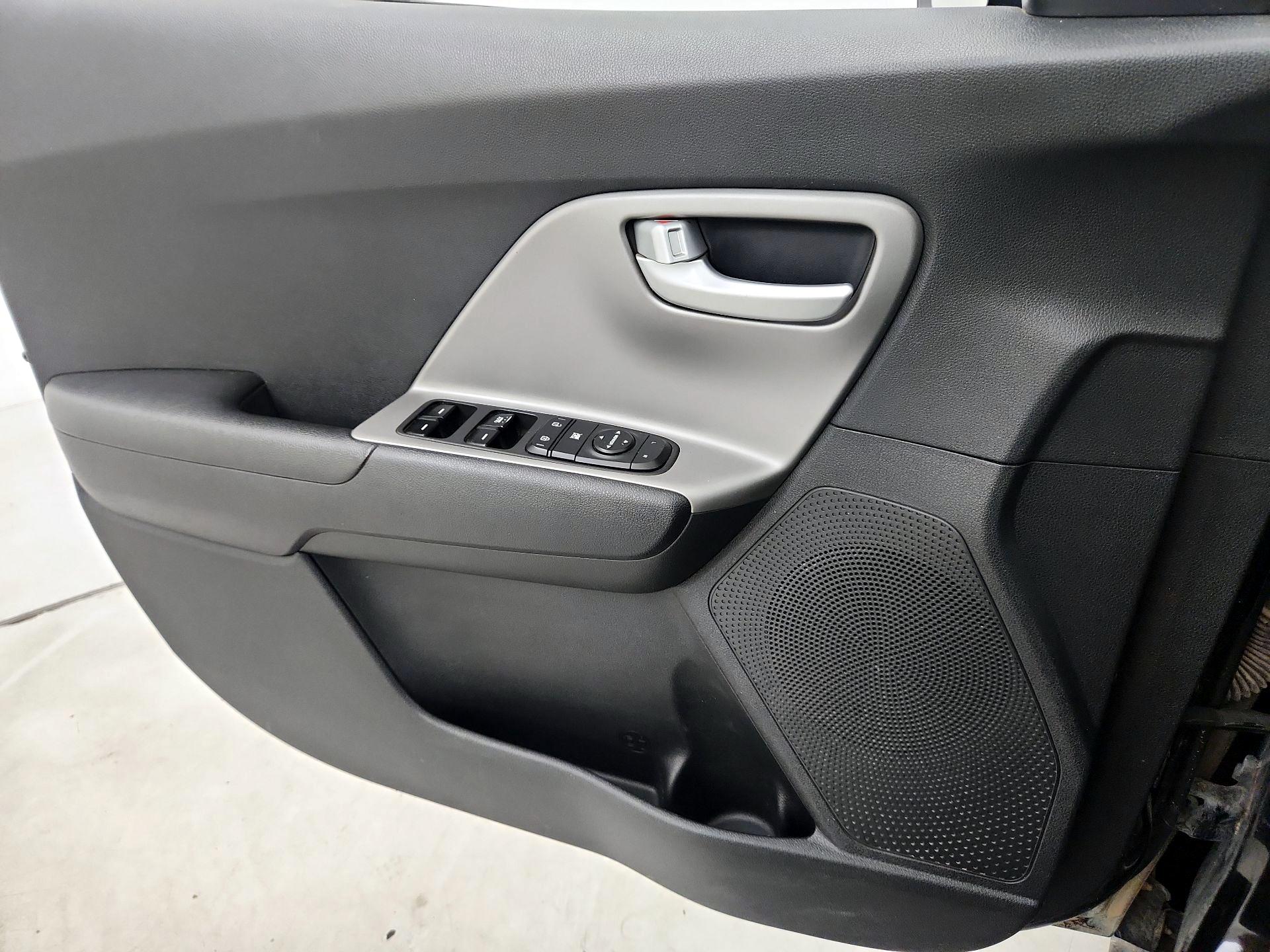 Thumbnail: 2018 Kia Niro - 12