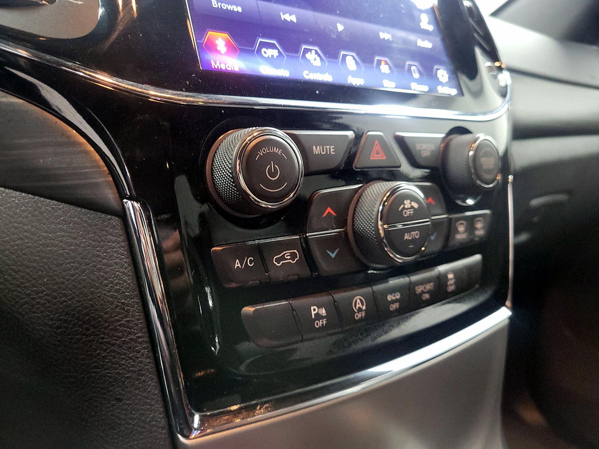 Thumbnail: 2020 Jeep Grand Cherokee - 16
